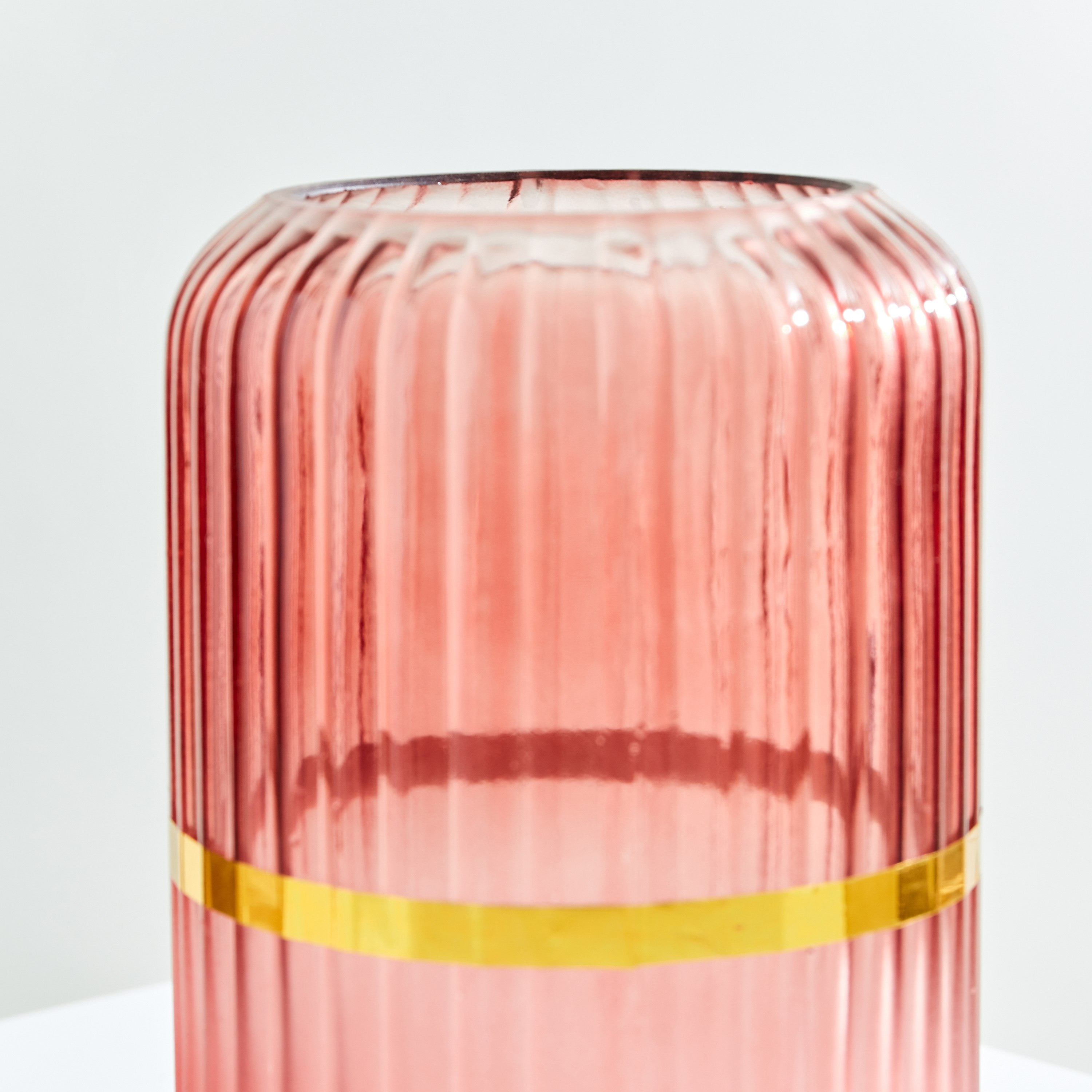 مزهرية زجاجية مضلعة من إلينور - 10.8x16.5 سم-hbxbedroom-decorandaccessories-vases-image-4