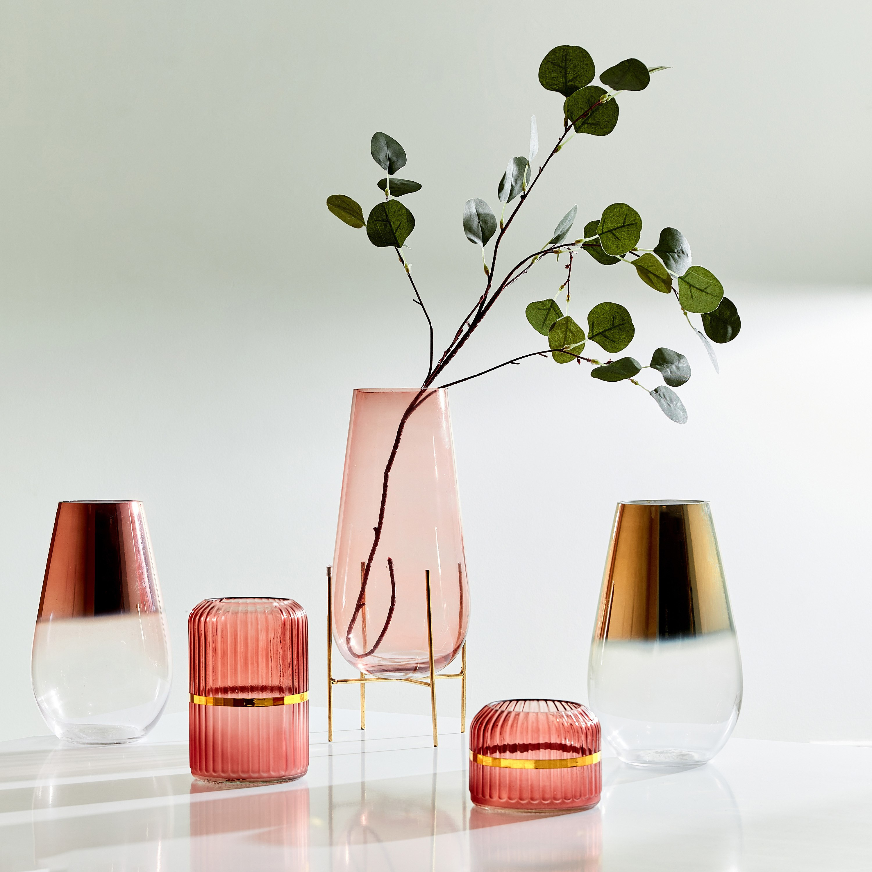 مزهرية زجاجية مضلعة من إلينور - 10.8x16.5 سم-hbxbedroom-decorandaccessories-vases-image-5