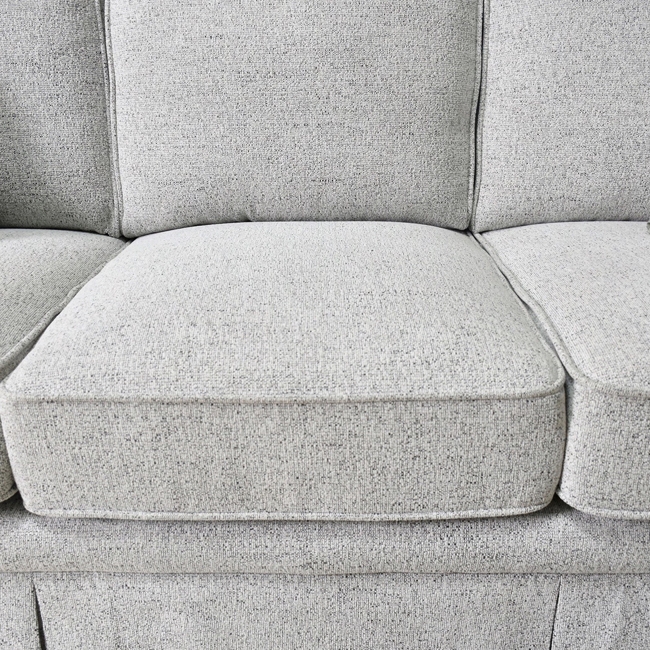 كنبة بـ 3 مقاعد مع 4 وسائد من كاثرين-hbxlivingroom-sofasandarmchairs-sofas-image-4