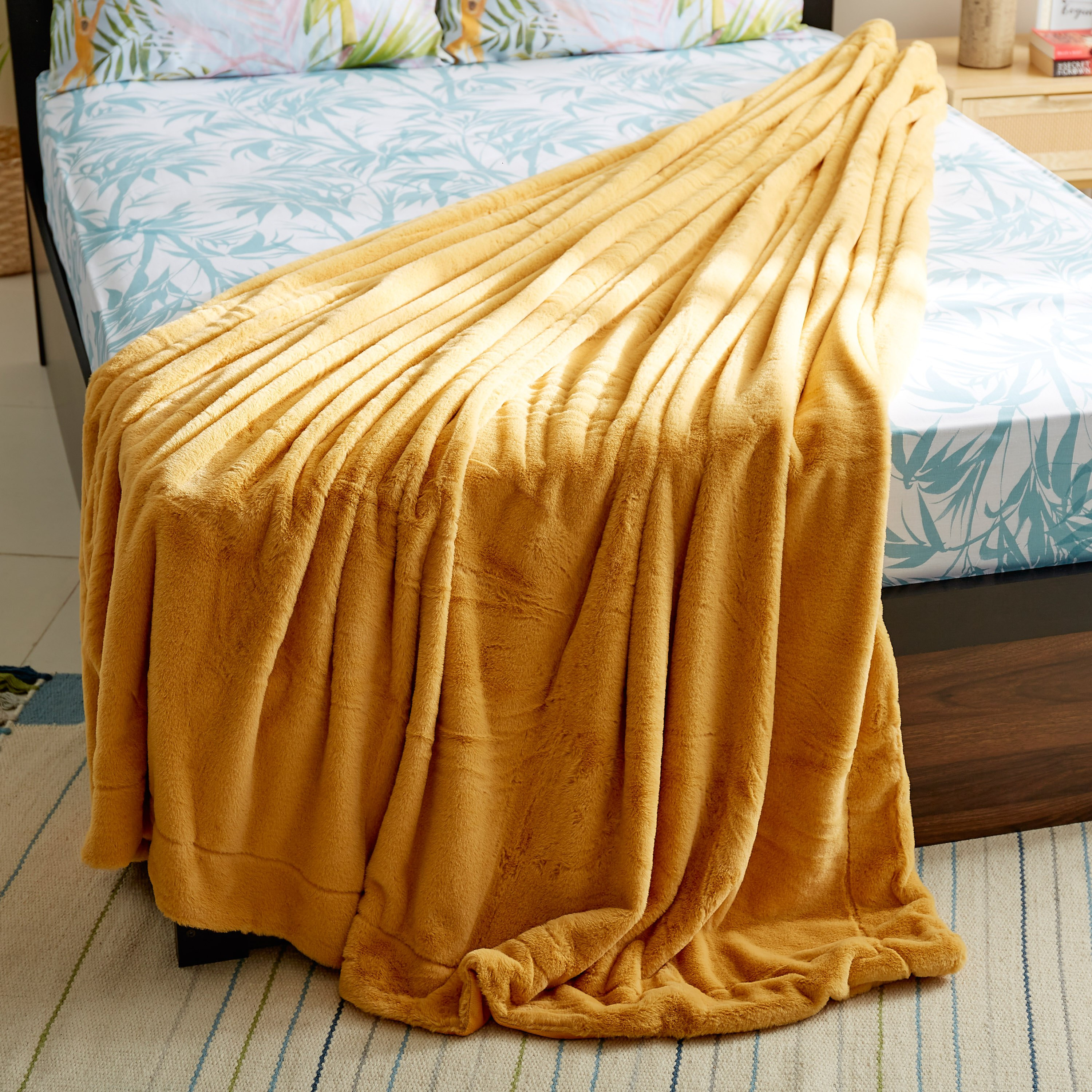 Ella Faux Rabbit Fur King Blanket - 220x240 cm-hbxhomeware-hbxbedroom-image-2