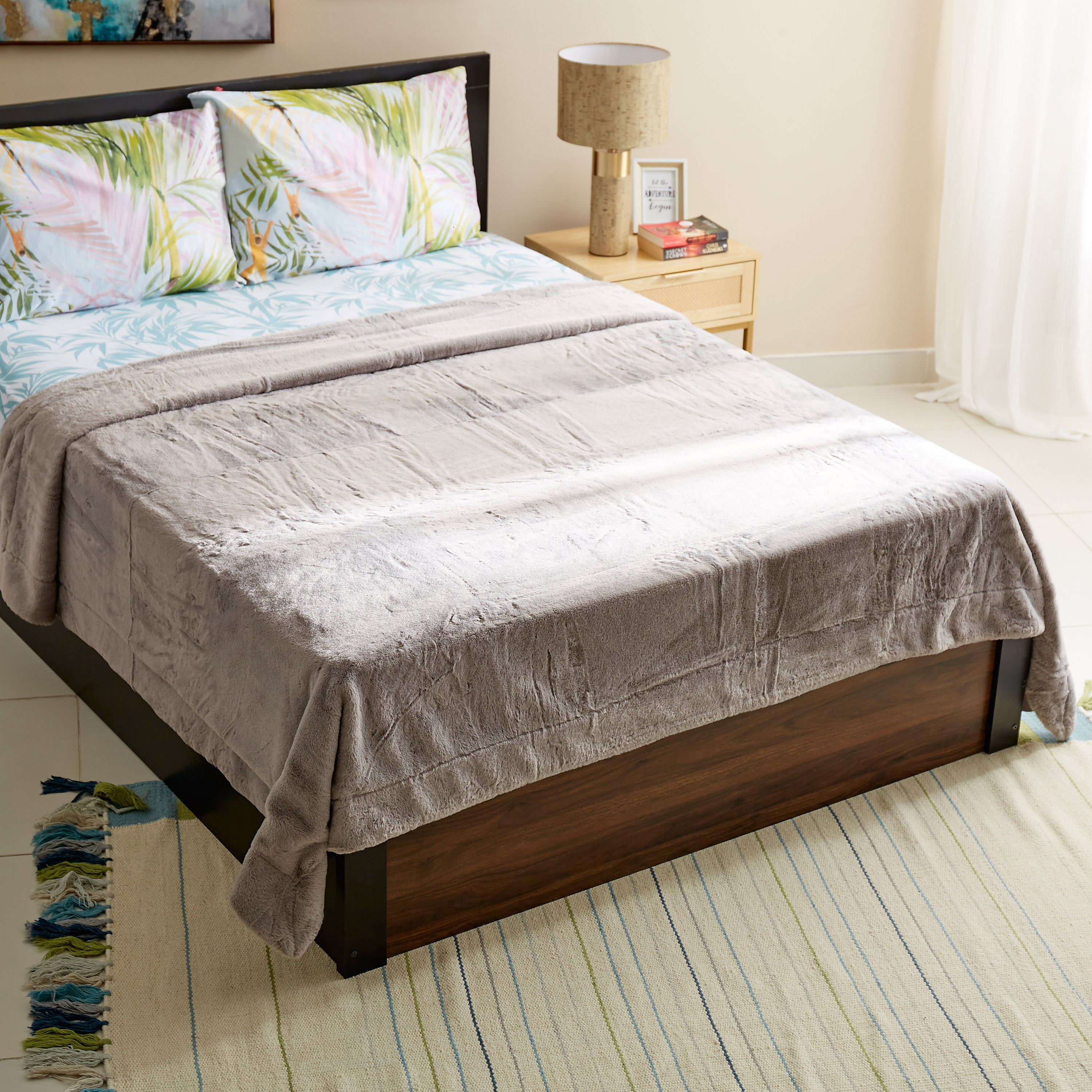 بطانية كينج فرو أرنب اصطناعي من إيلا - 220x240 سم-hbxhomeware-hbxbedroom-image-1