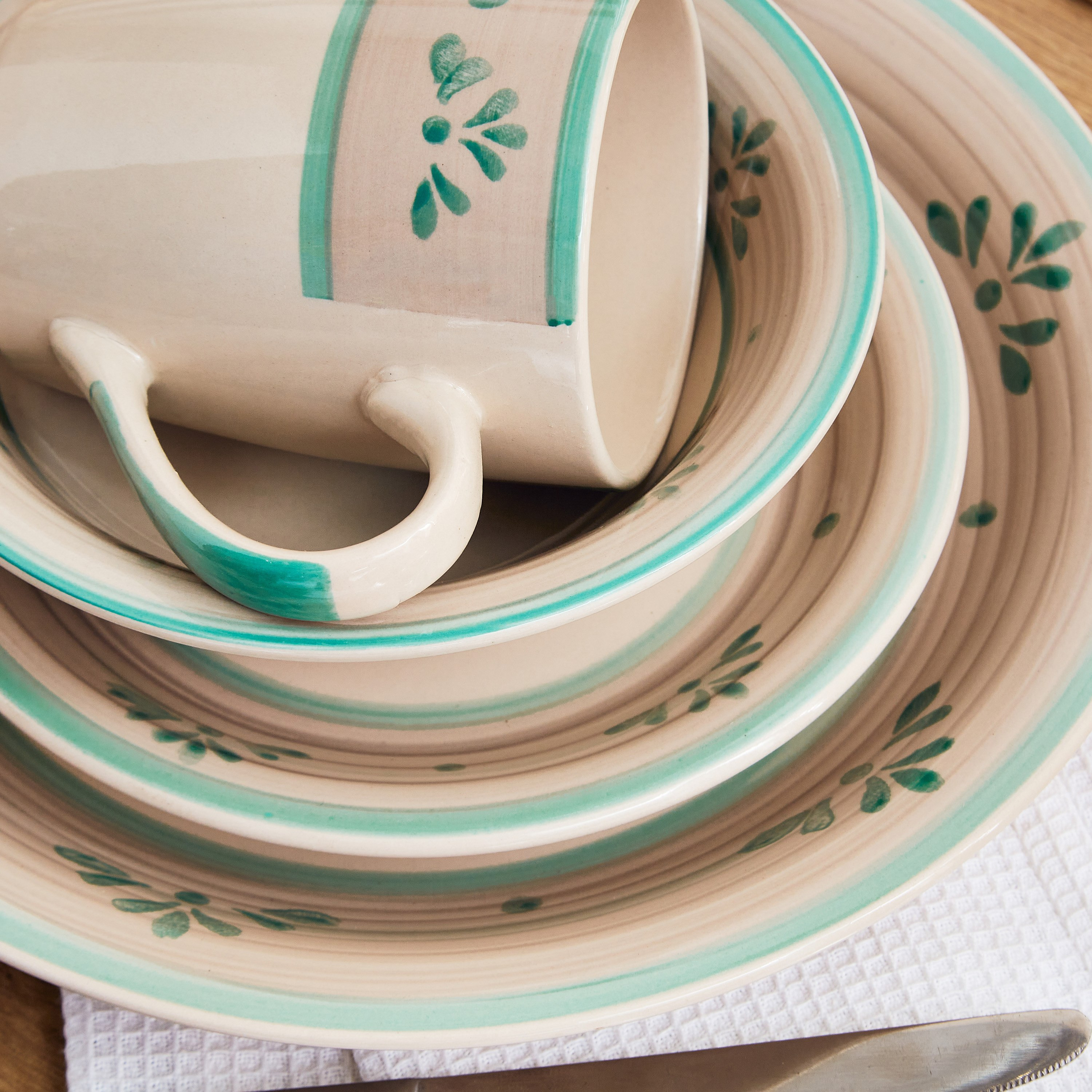 طقم سفرة مرسوم يدويا من فيكتوريا - 16 قطعة -hbxhomeware-hbxkitchen-image-6