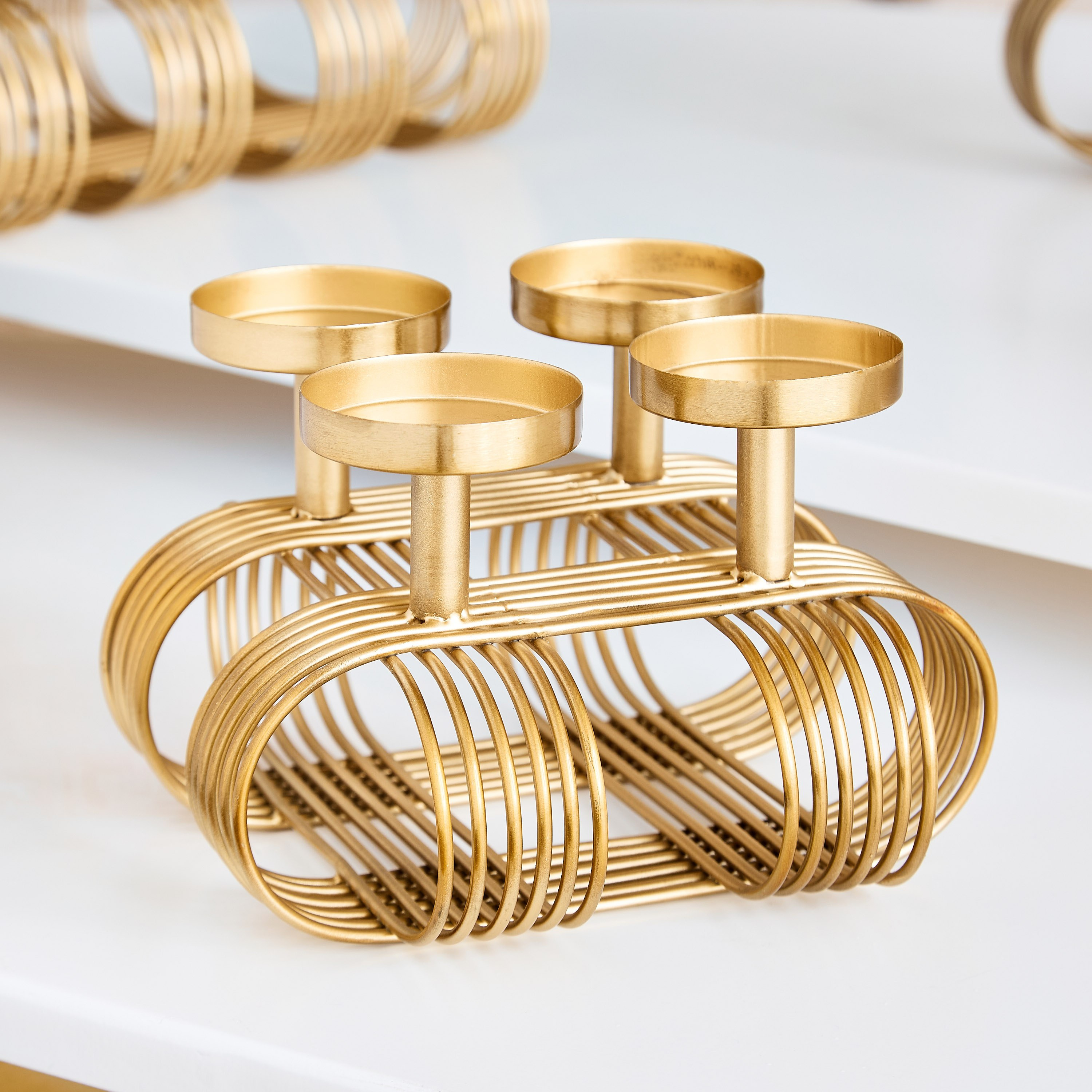 حامل شموع مربع خفيف بسلك معدني لـ4 شمعات من عنايات - 18x18x12 سم-hbxlivingroom-decorandaccessories-candleholders-image-1