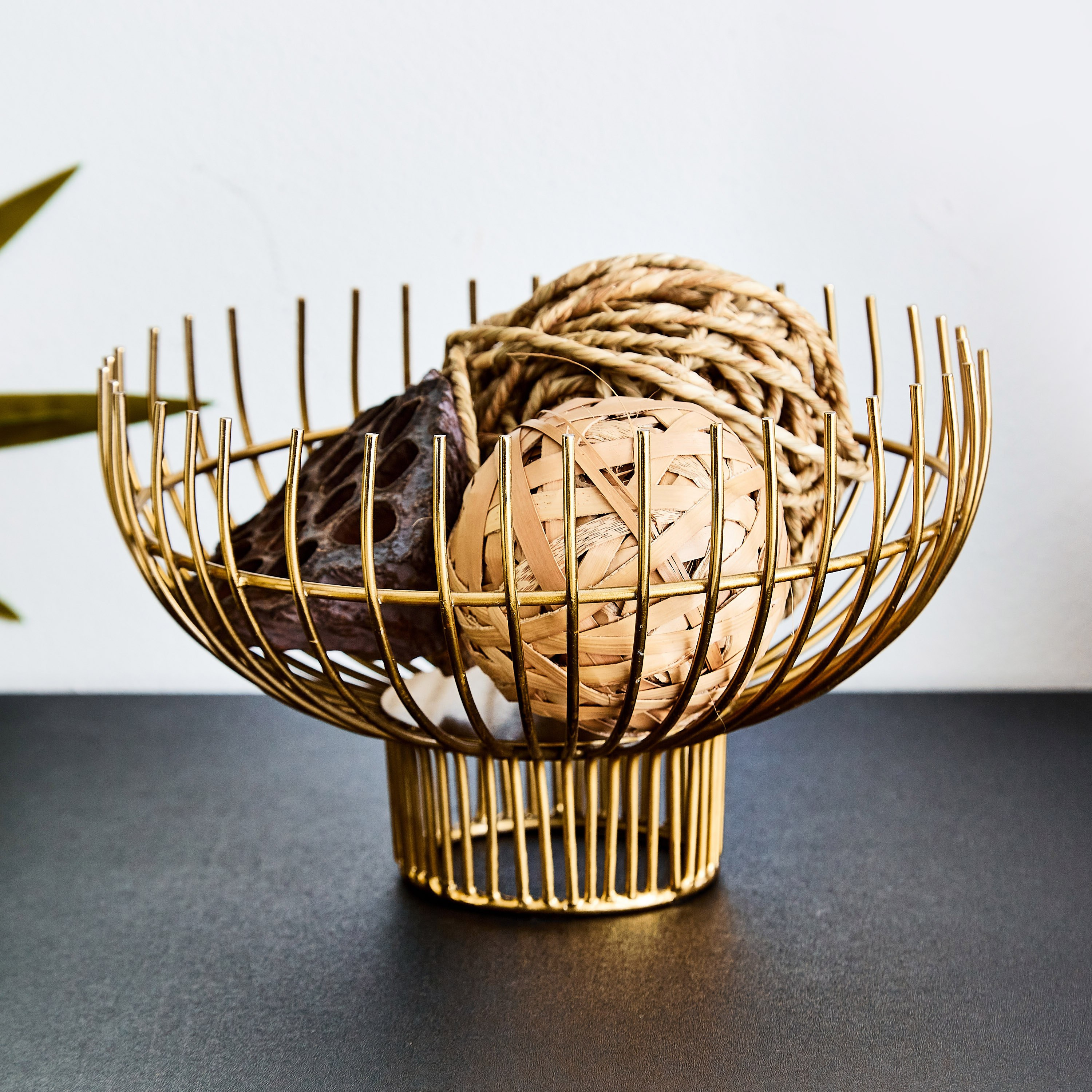 وعاء بسلك معدني وحامل من عنايات - 20×20×12.5 سم-hbxdecorandfurnishings-homeaccessories-bowls-image-2