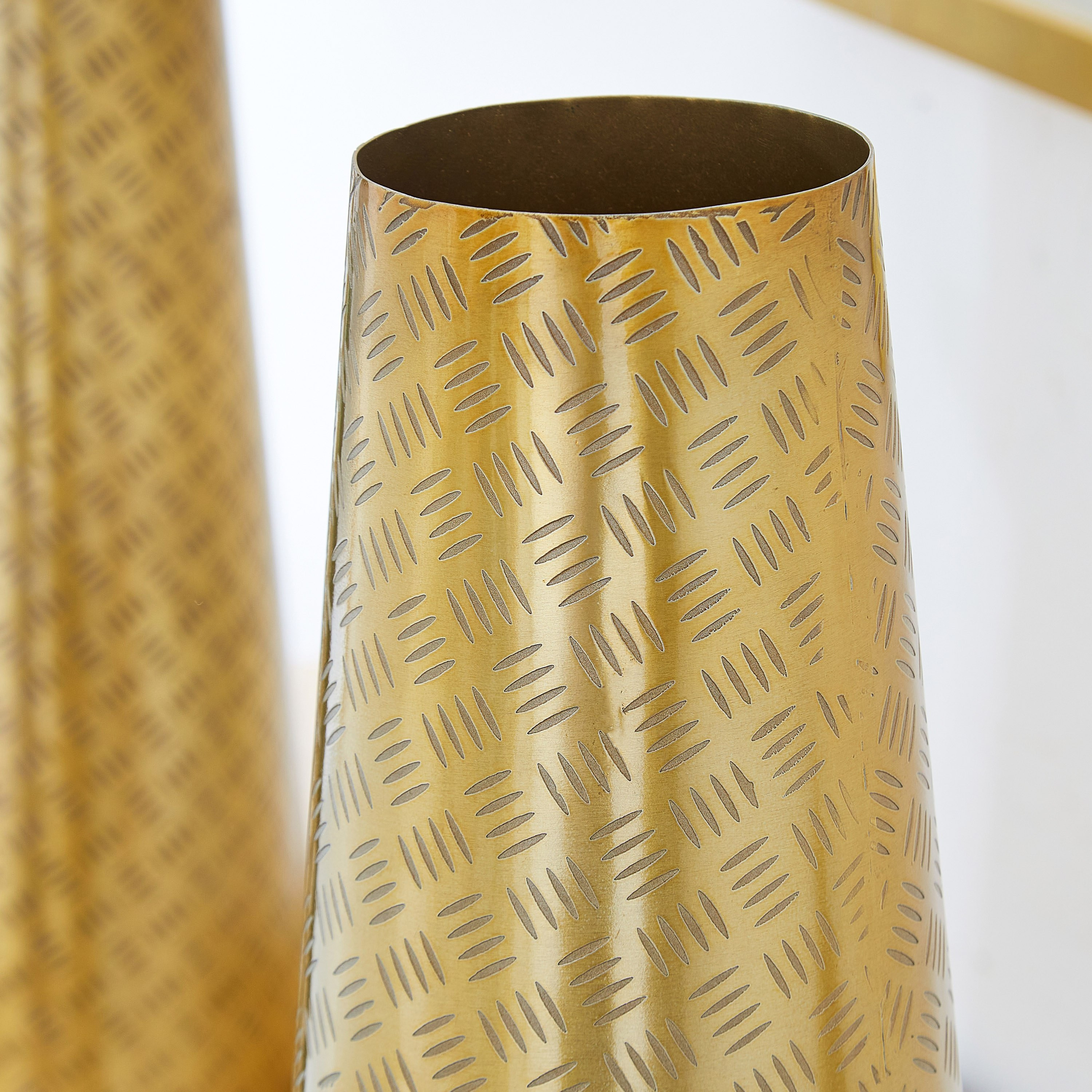 مزهرية معدنية صغيرة بارزة الملمس من إنارة - 16x16x40.5 سم-PROMO_HB_AE_B1G1_250925-image-3