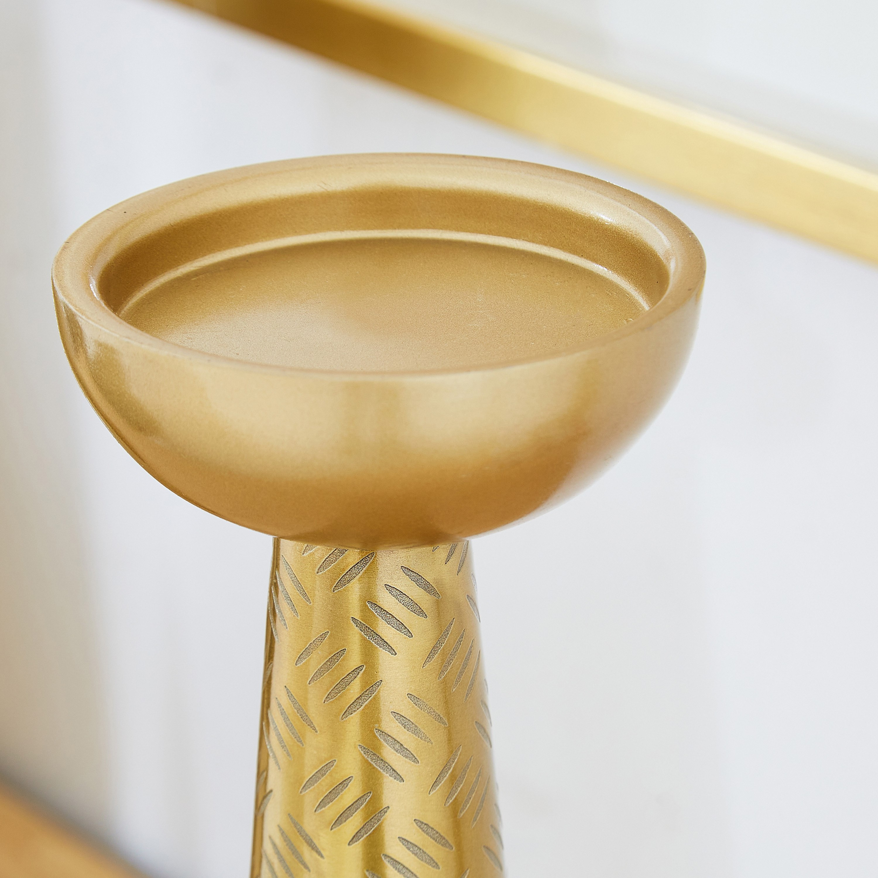 حامل شموع معدني طويل مخروطي بارز الملمس من إنارة - 10x10x40.5 سم-hbxlivingroom-decorandaccessories-candleholders-image-3