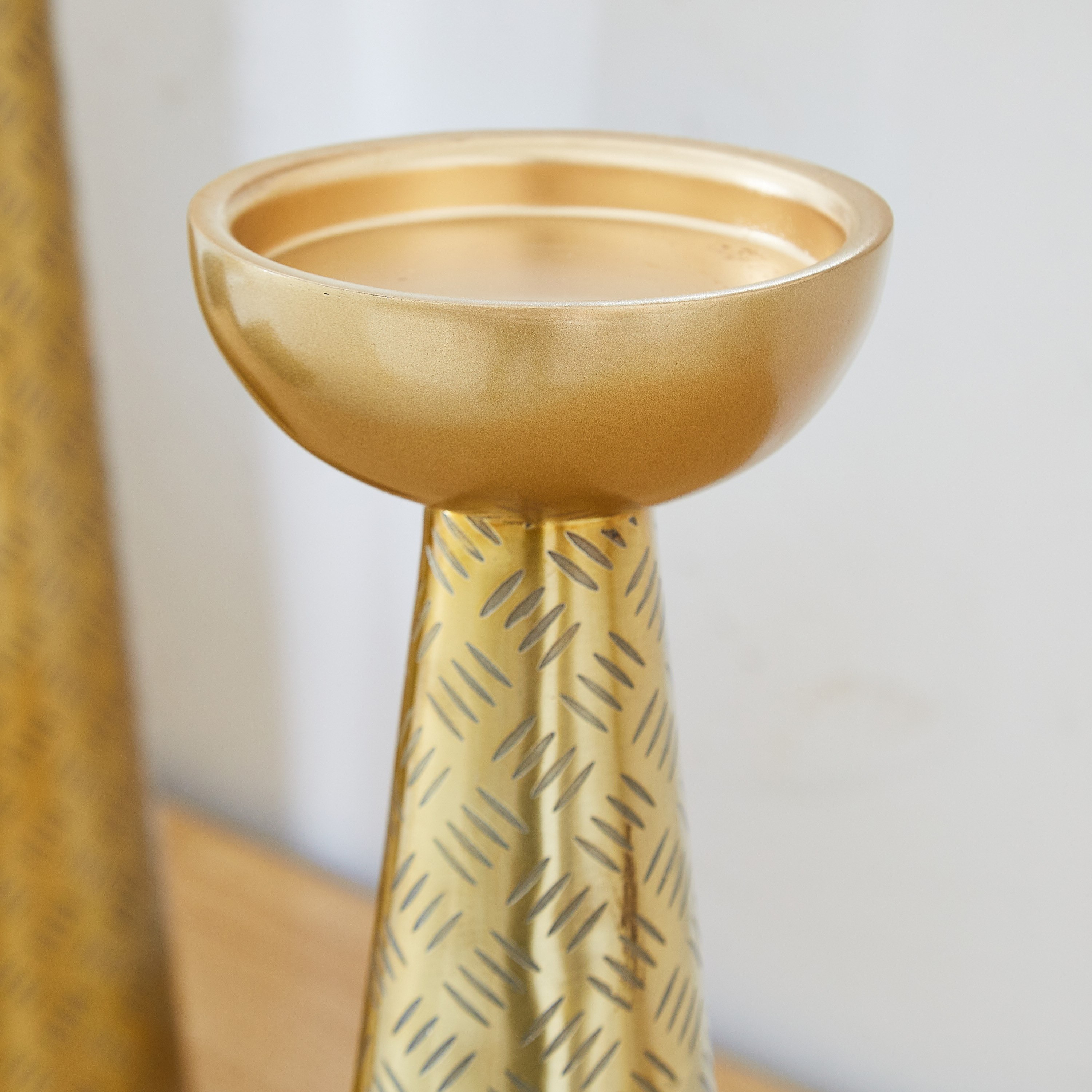 حامل شموع معدني طويل مخروطي بارز الملمس من إنارة - 10x10x30.5 سم-hbxlivingroom-decorandaccessories-candleholders-image-3