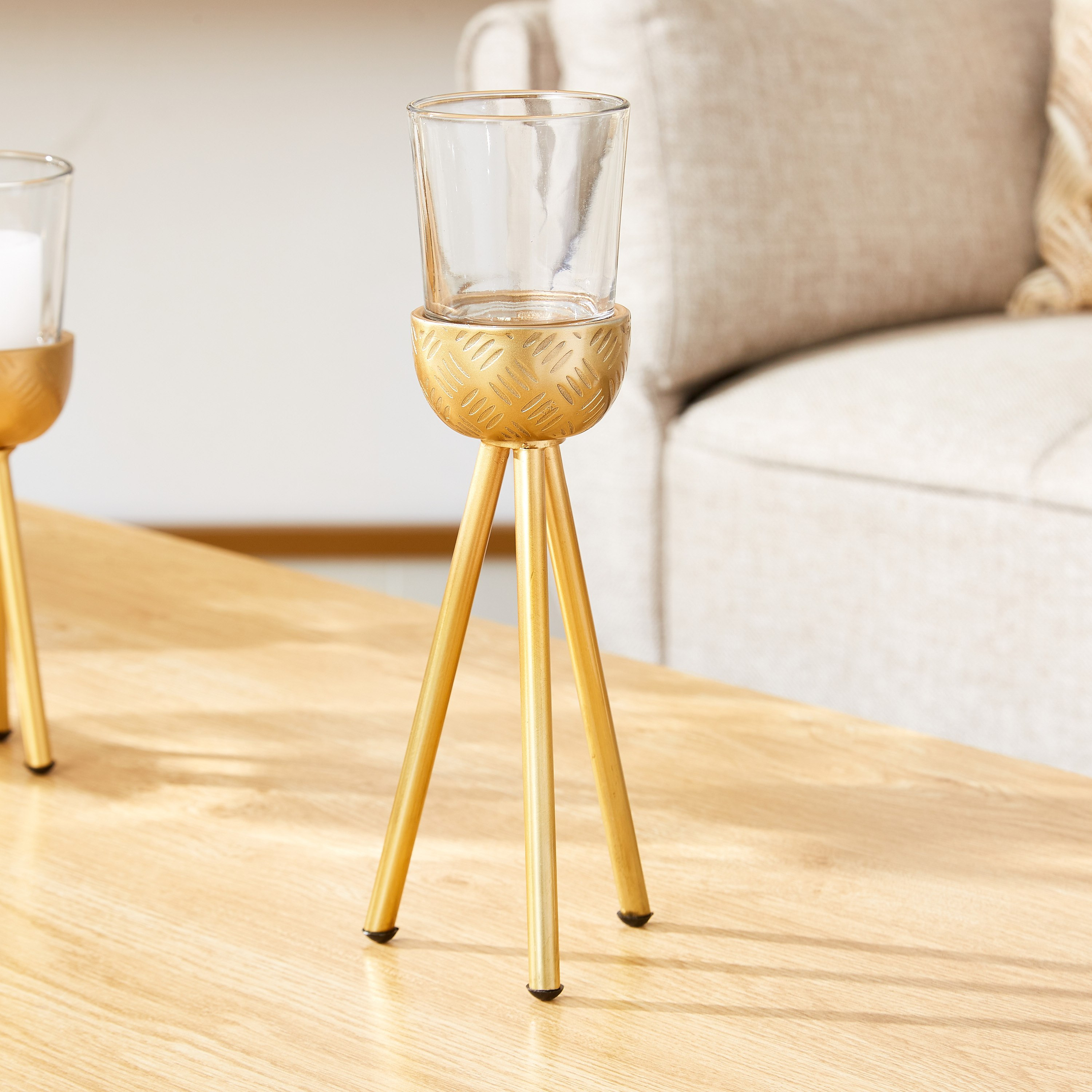 حامل شموع طويل معدني بارز الملمس من إنارا - 8x8x26.5 سم-hbxlivingroom-decorandaccessories-candleholders-image-1