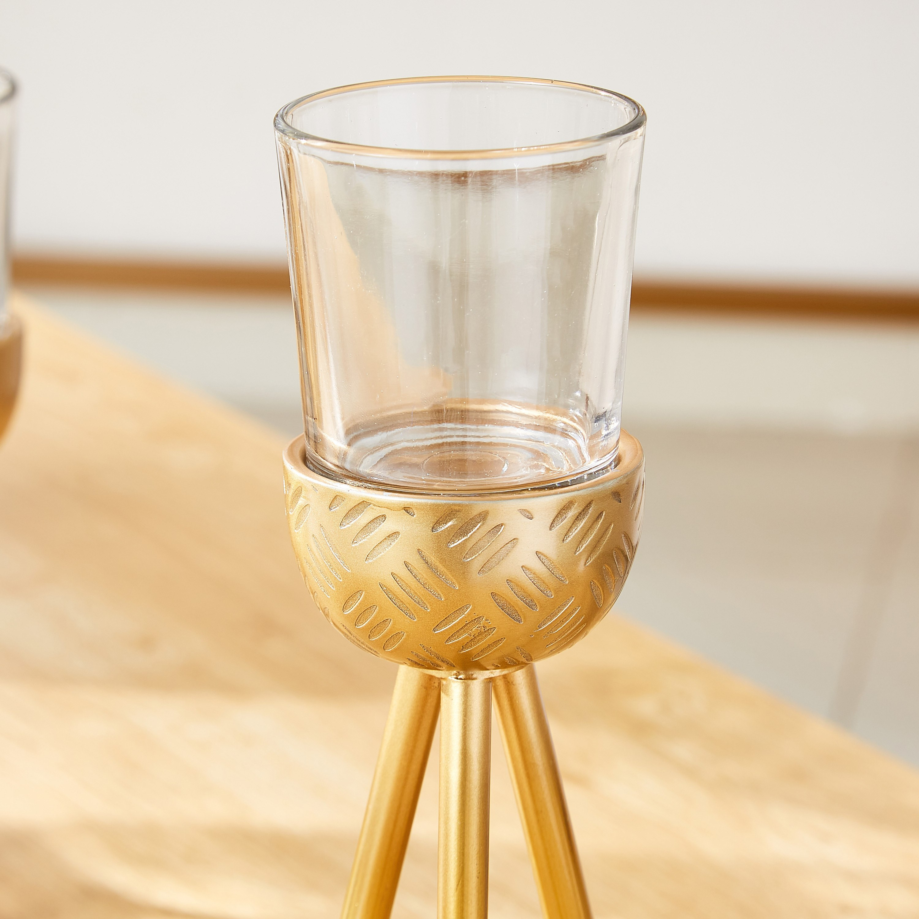 حامل شموع طويل معدني بارز الملمس من إنارا - 8x8x26.5 سم-hbxlivingroom-decorandaccessories-candleholders-image-3