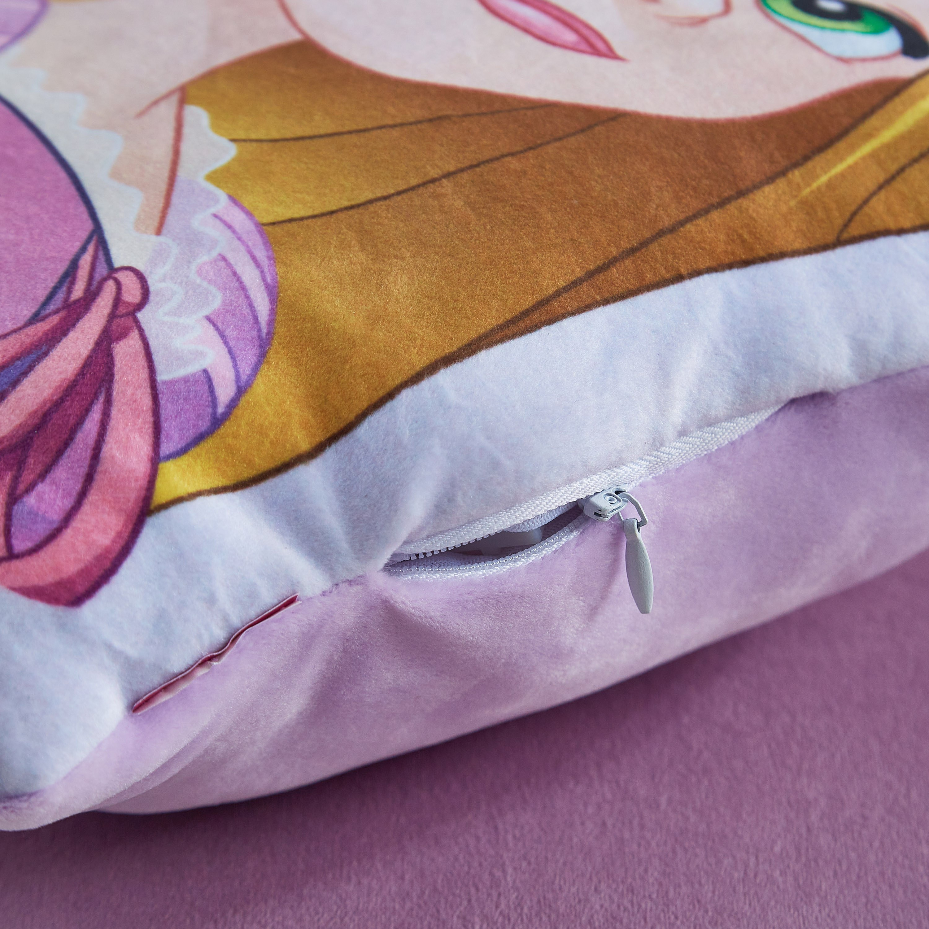 وسادة محشوة بتصميم برنسيس أند فريندز-hbxhomeware-hbxkidsandyouth-image-3