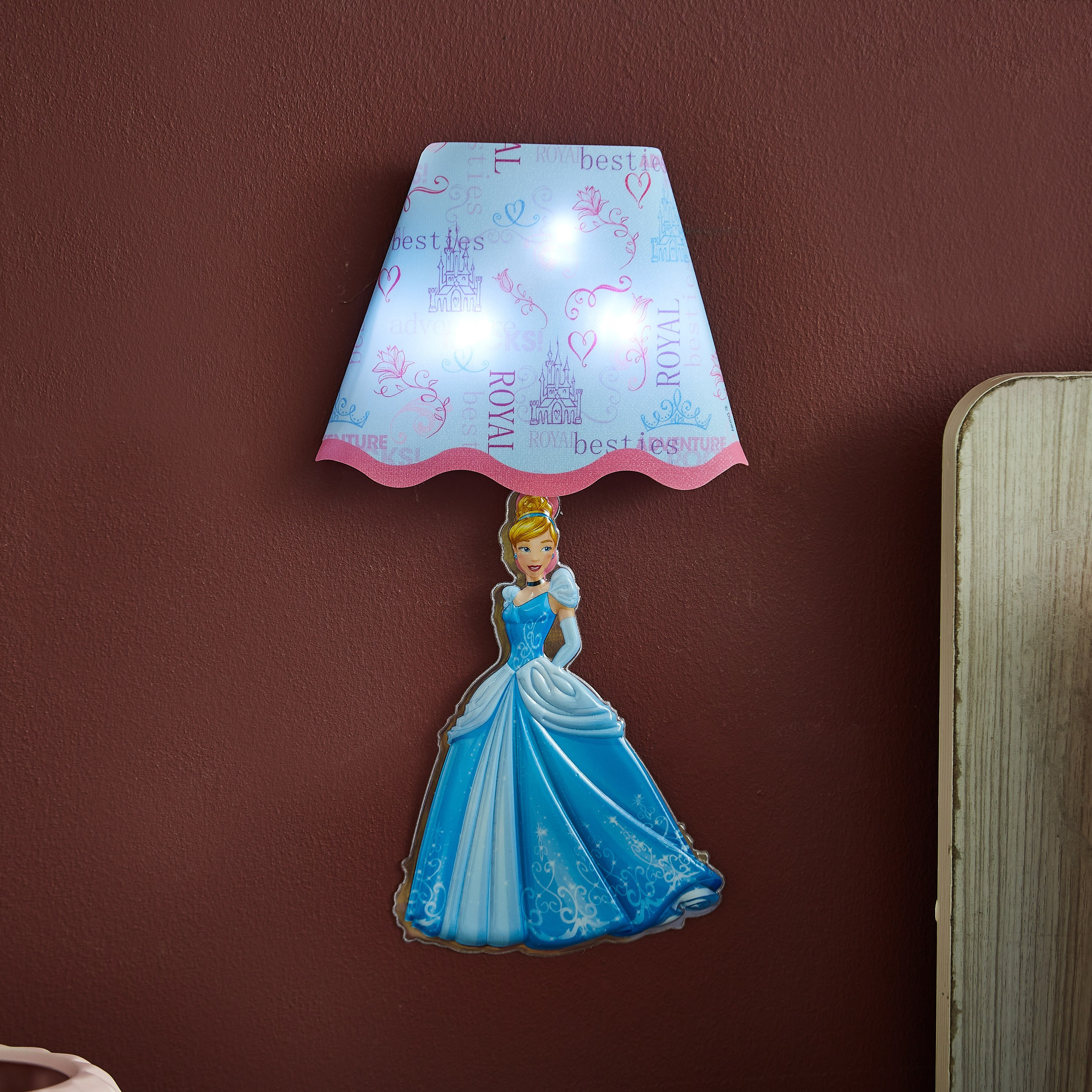 مصباح حائط ليلي أل إي دي برنسيس أند فريندز - 24.5x24.5 سم-hbxhomeware-hbxkidsandyouth-image-2