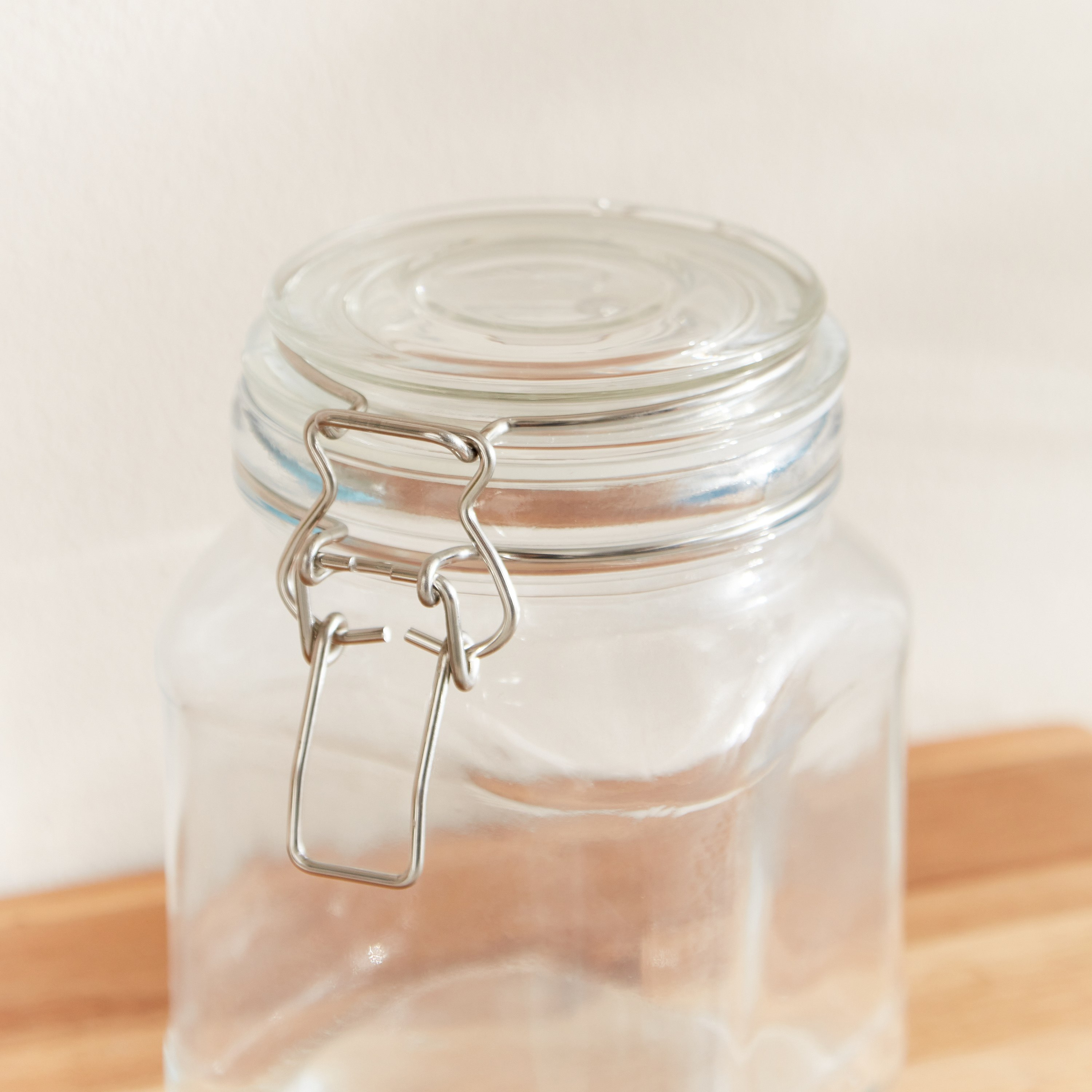 حاوية زجاجيّة بمشبك إغلاق من لوك آند لوك - 900 مل-hbxhomeware-hbxkitchen-image-3