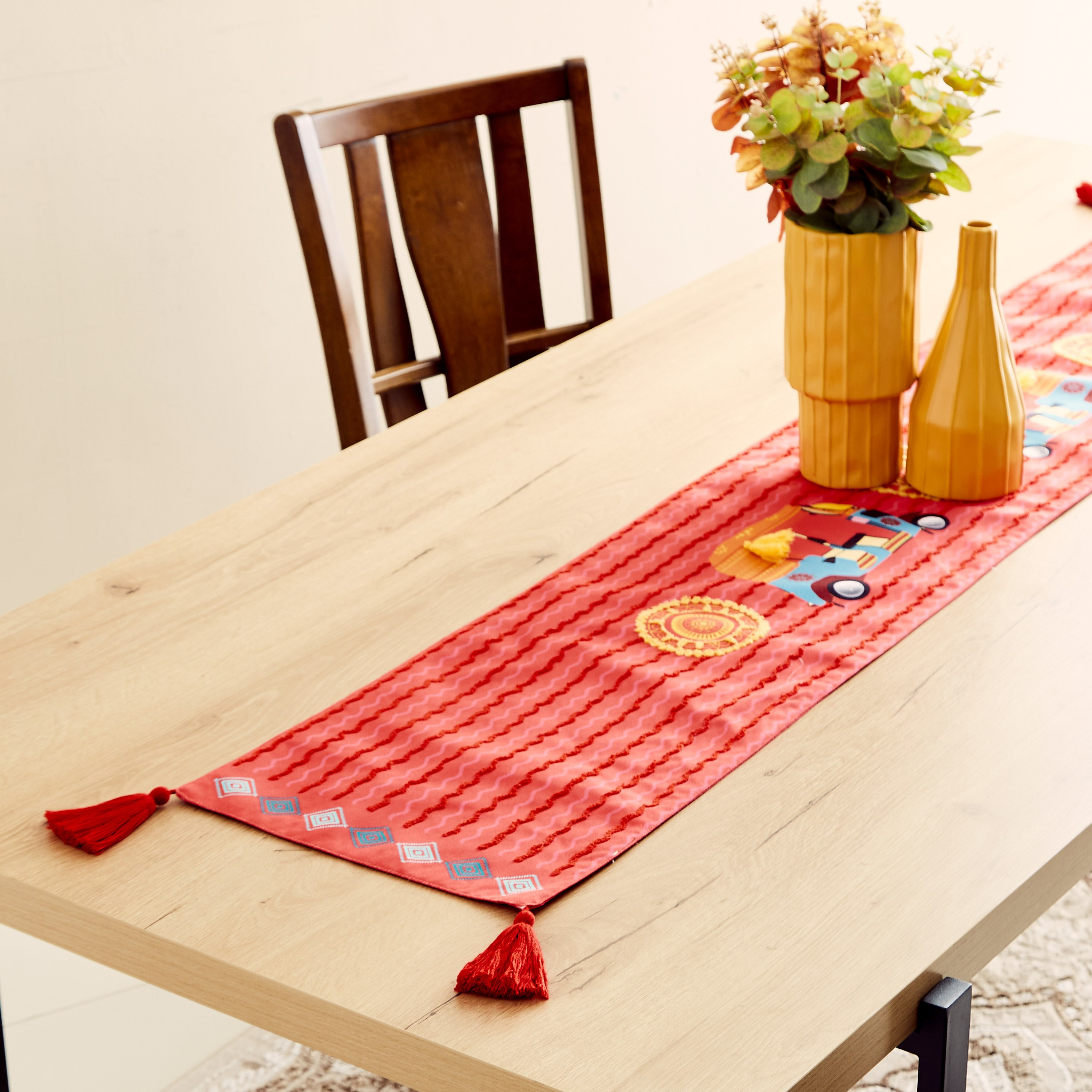 مفرش طاولة بتصميم عربة إندي فايب - 33x180 سم-hbxdecorandfurnishings-homefurnishings-tablelinens-image-1