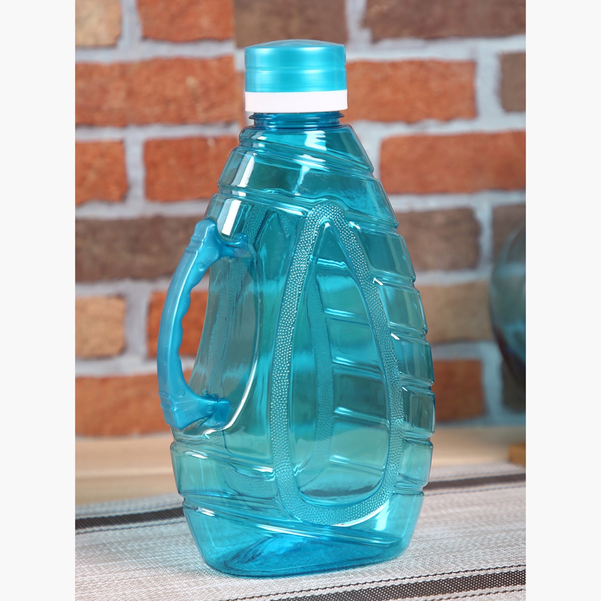 قارورة ماء بشكل بيضاوي من إيليت - 1.5 لتر-hbxhomeware-diningandtabletop-bottles-image-1