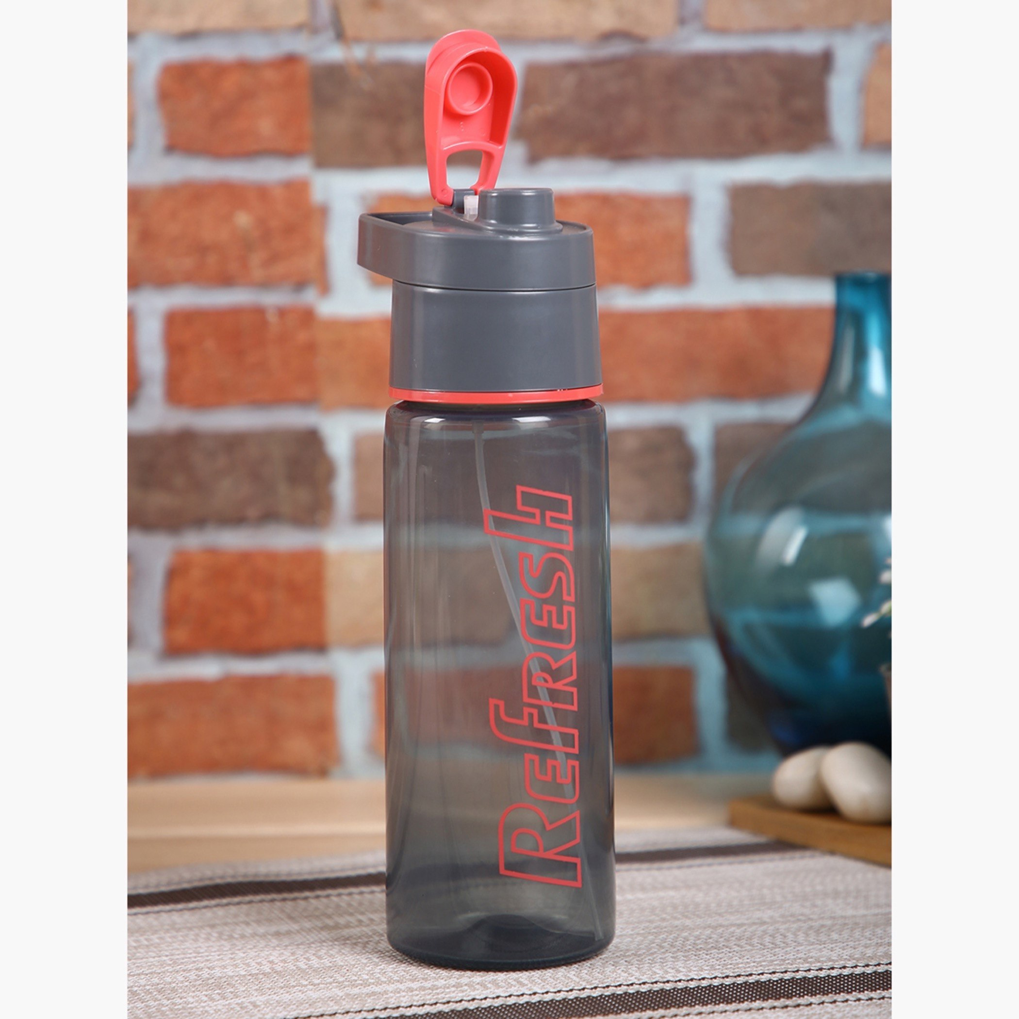 قارورة ماء بفوهة رش بضغطة واحدة من إيليت ريفريش - 800 مل-hbxhomeware-diningandtabletop-bottles-image-1