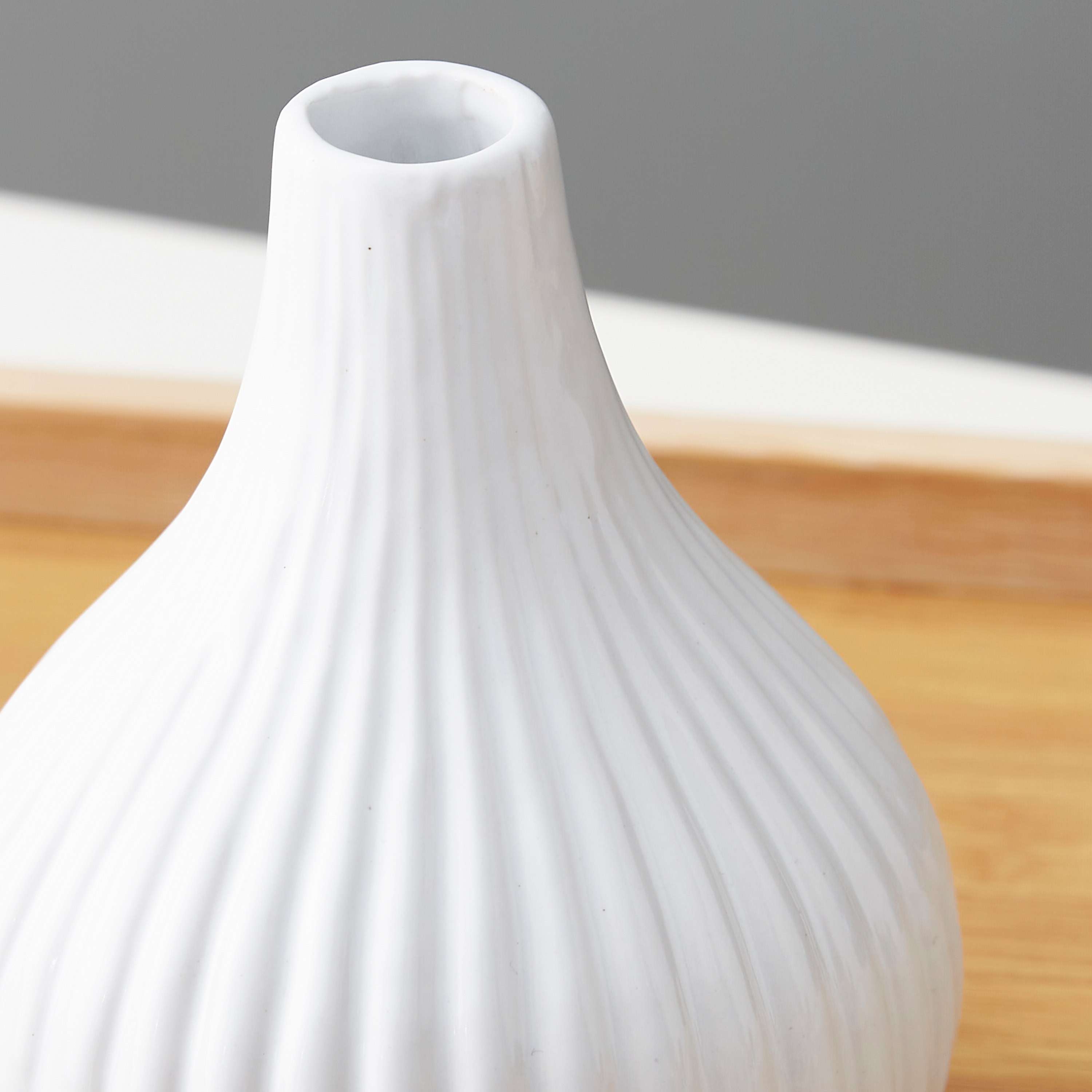 مزهرية سيراميك مضلعة من سانسا - 11x11x13 سم-hbxbedroom-decorandaccessories-vases-image-3