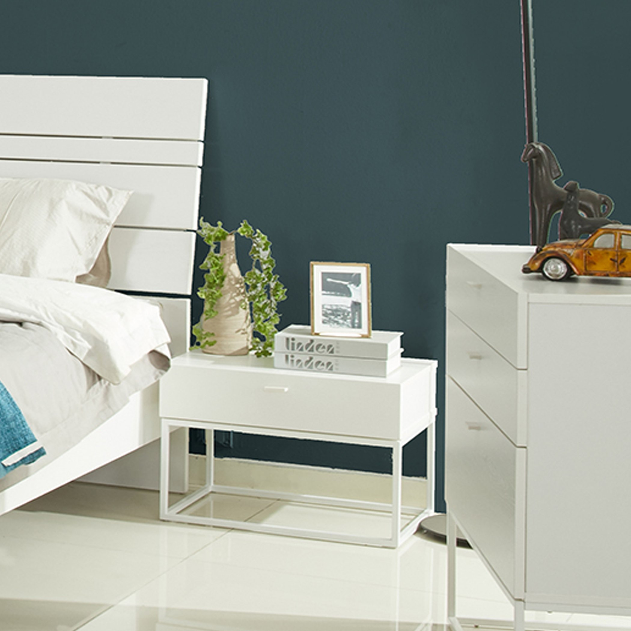 طاولة سرير جانبيّة من نورويتش-hbxkidsandyouth-nightstands-image-1