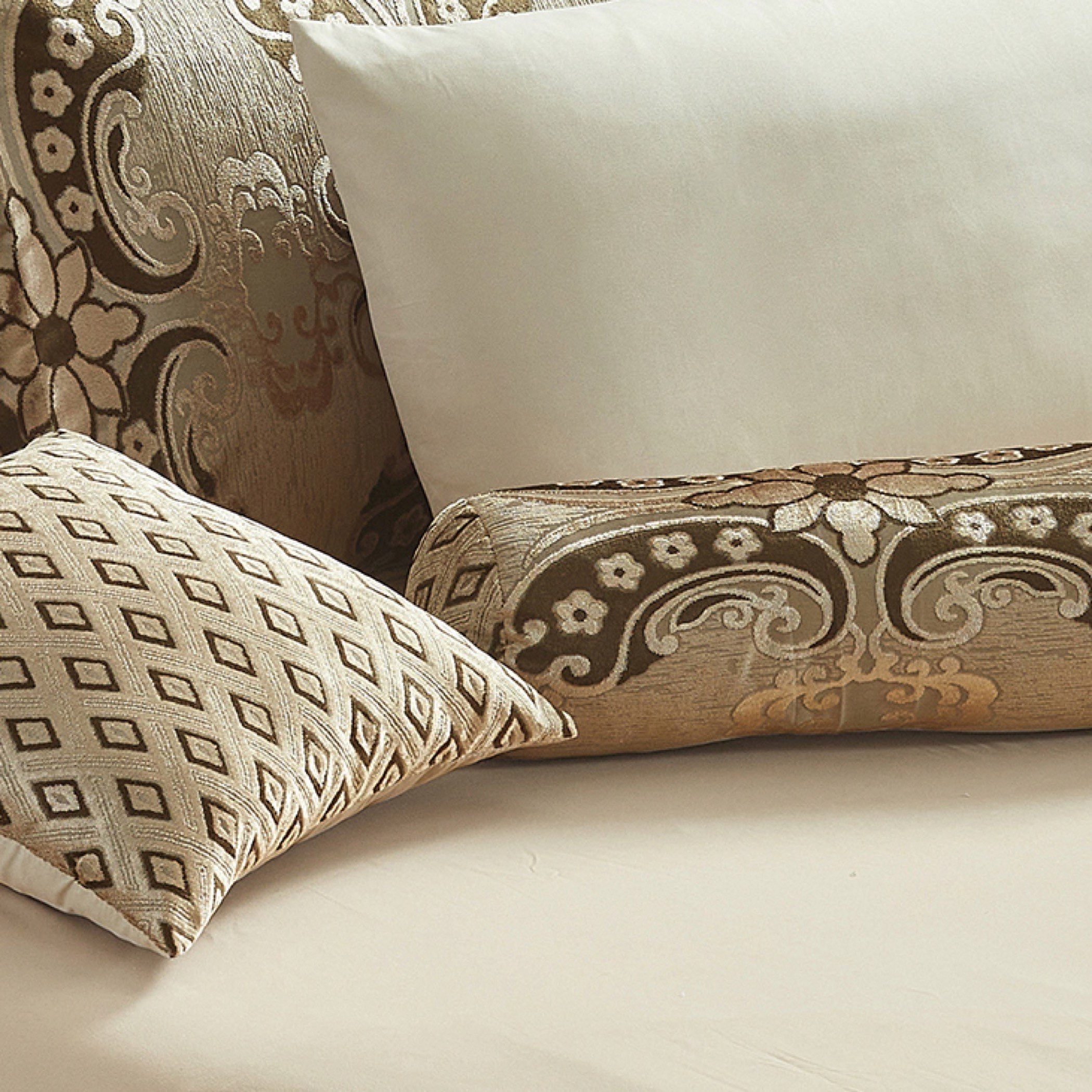 طقم لحاف كينج جاكار 10 قطع من جوليان - 220x240 سم-hbxhomeware-hbxdecorandfurnishings-image-4