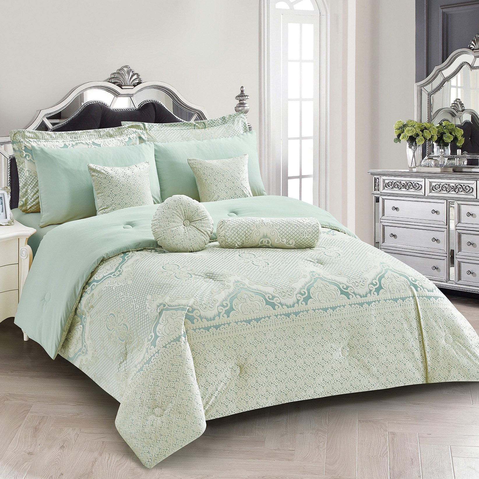 طقم لحاف كينج جاكار 10 قطع من نورا - 220x240 سم-hbxhomeware-hbxdecorandfurnishings-image-1