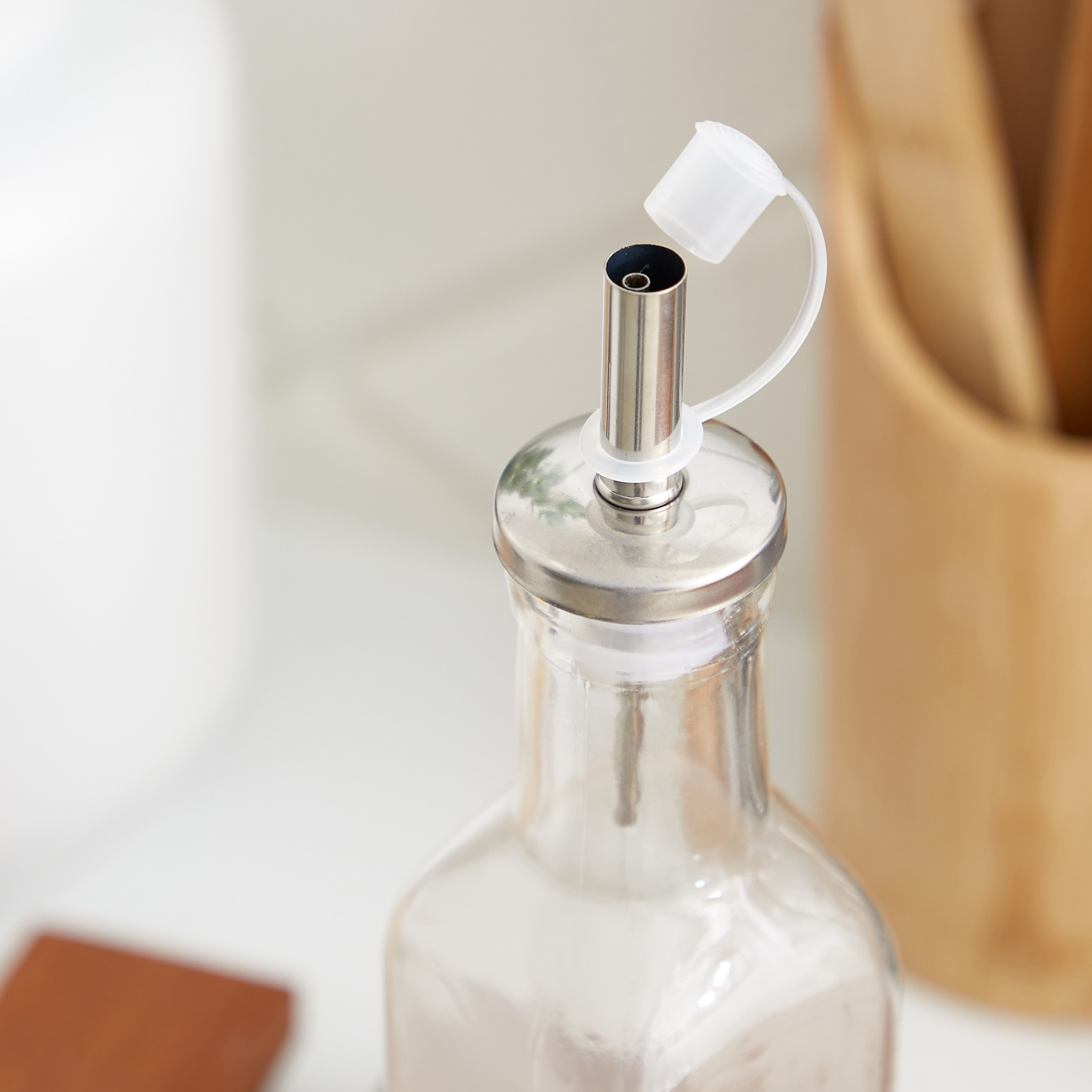 قارورة زيت من إيسينشيال - 4.8x4.8x24 سم-hbxhomeware-hbxkitchen-image-2