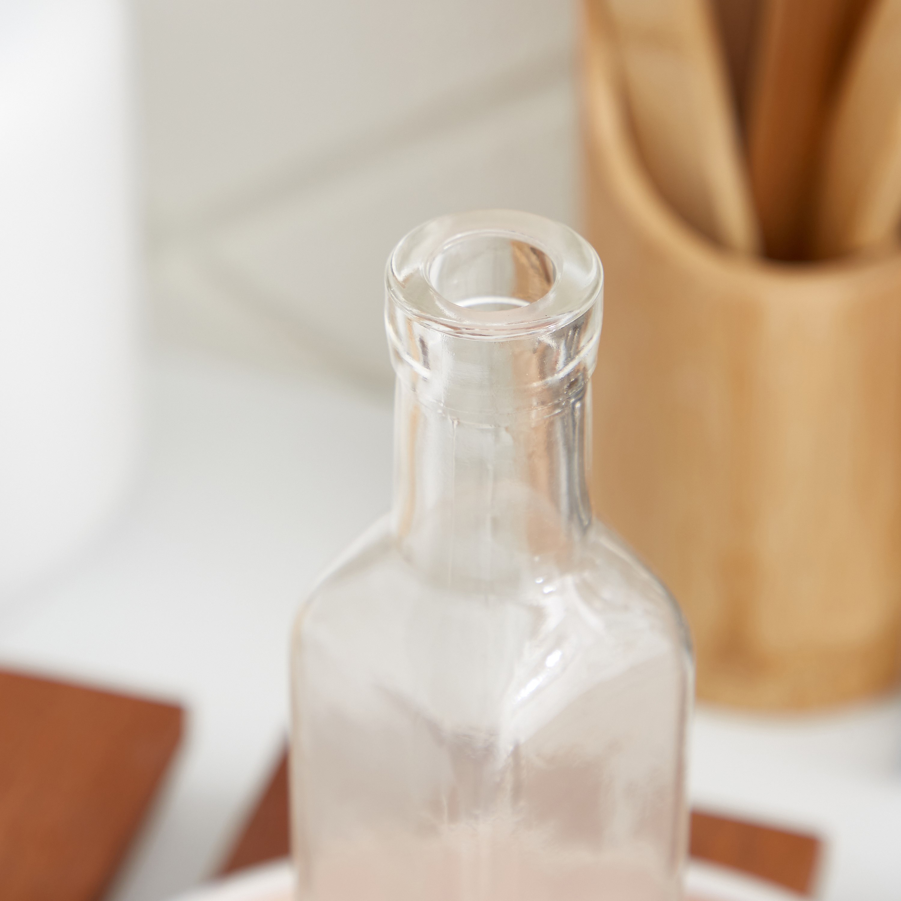 قارورة زيت من إيسينشيال - 4.8x4.8x24 سم-hbxhomeware-hbxkitchen-image-3