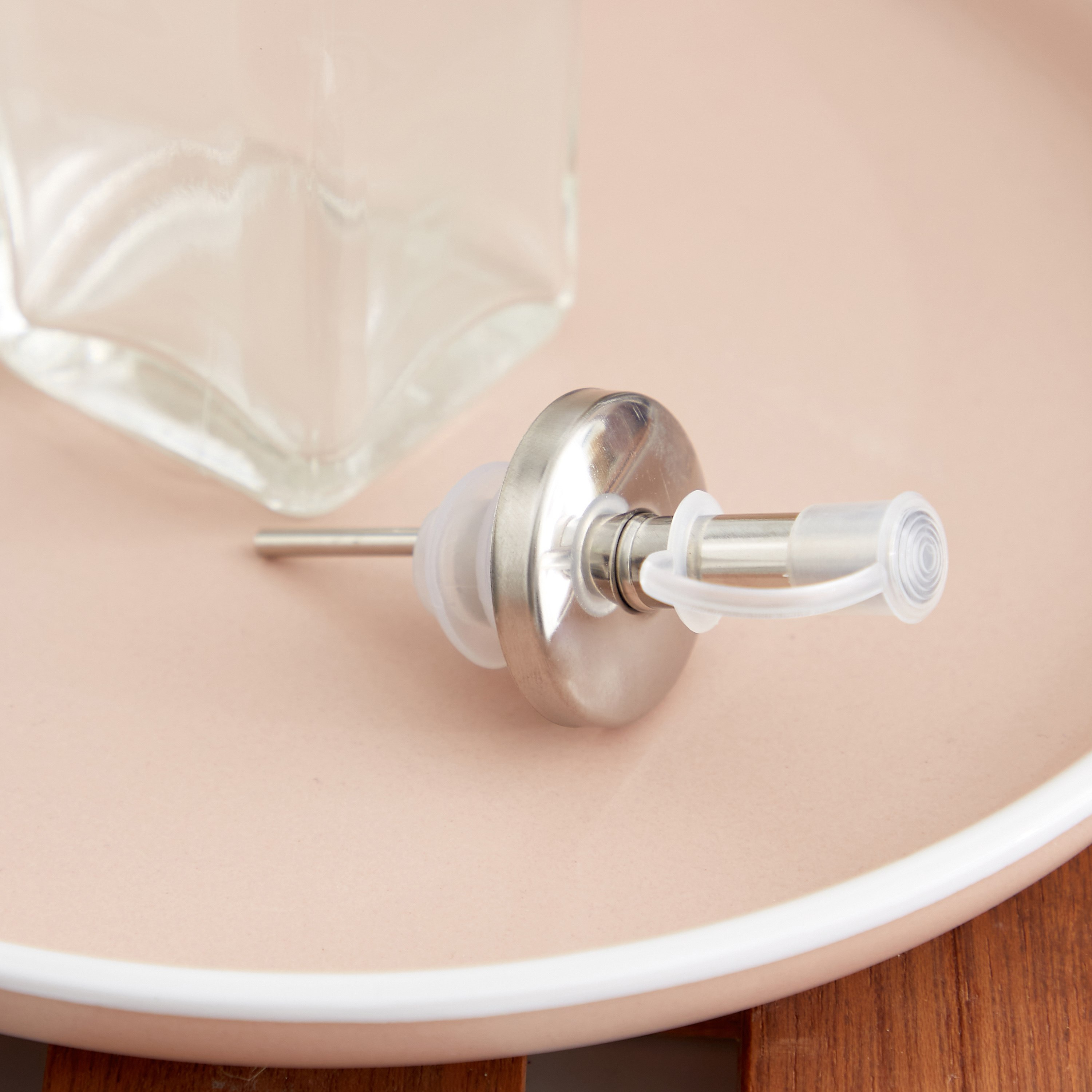 قارورة زيت من إيسينشيال - 4.8x4.8x24 سم-hbxhomeware-hbxkitchen-image-4