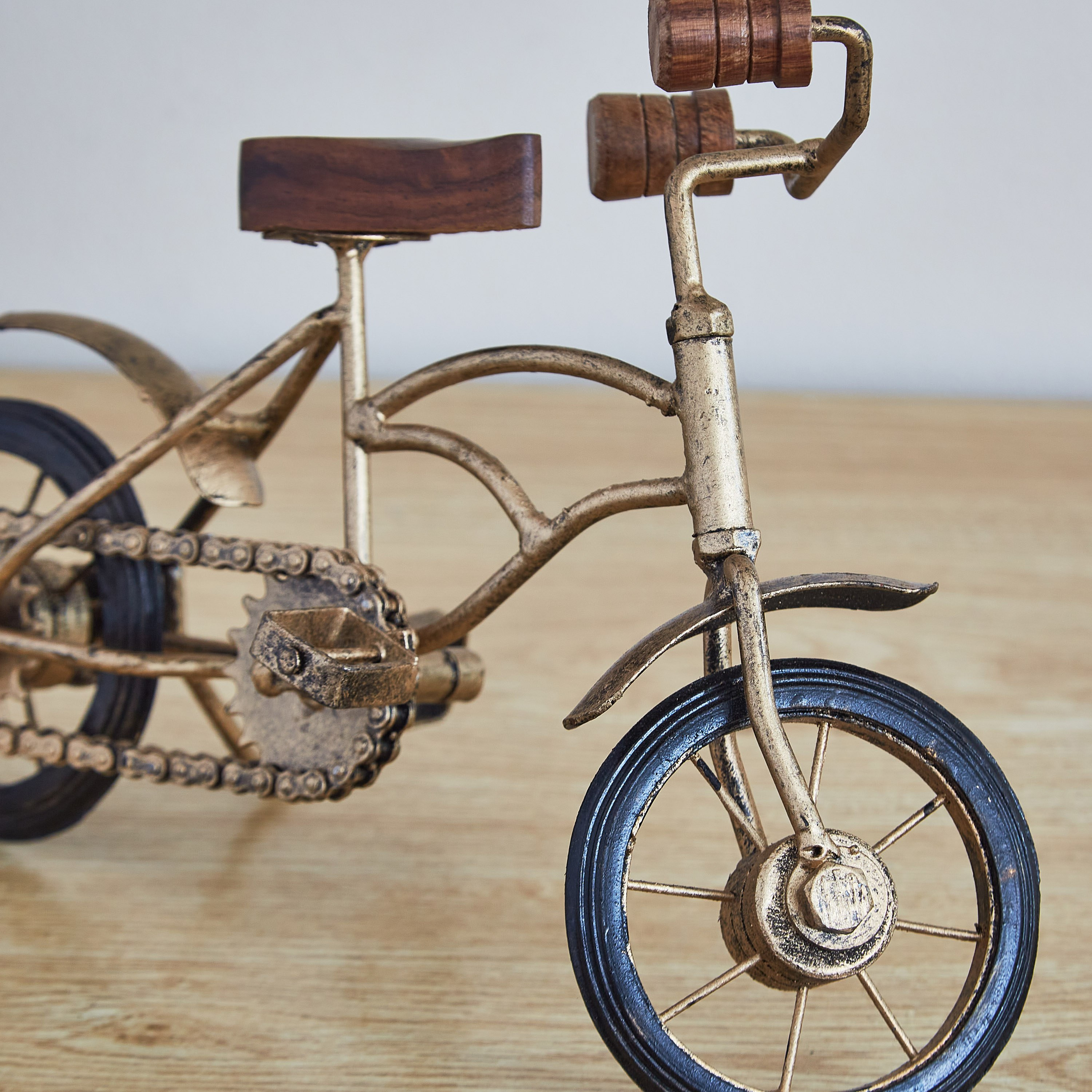 قطعة ديكور على شكل دراجة من إندي فايب - 27.94x10.7x17.78×10.7 ×76.2 سم-hbxhomeware-homedecor-figurinesandornaments-image-3