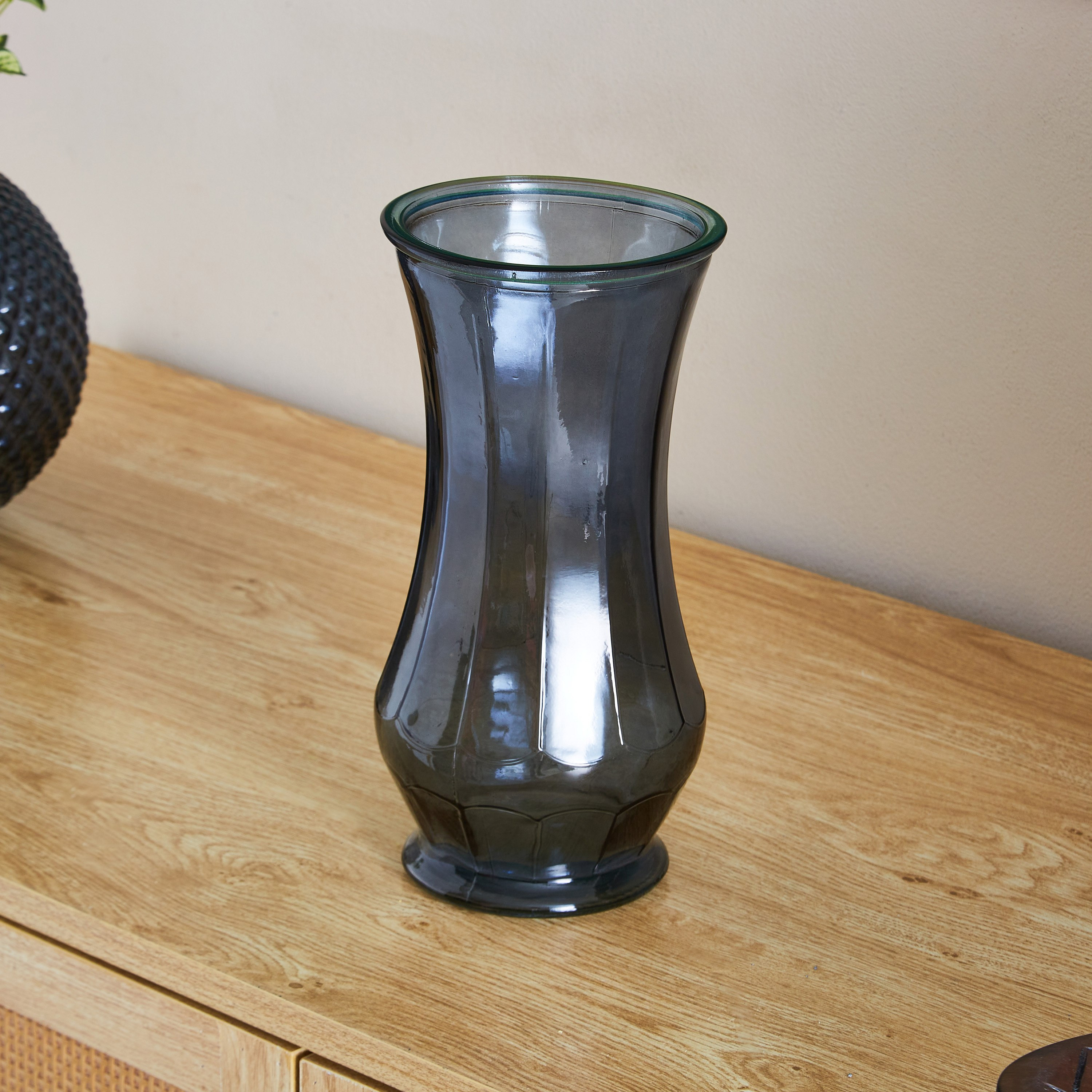 مزهريّة زجاجيّة من كلايد - 12x24.6 سم-hbxbedroom-decorandaccessories-vases-image-1