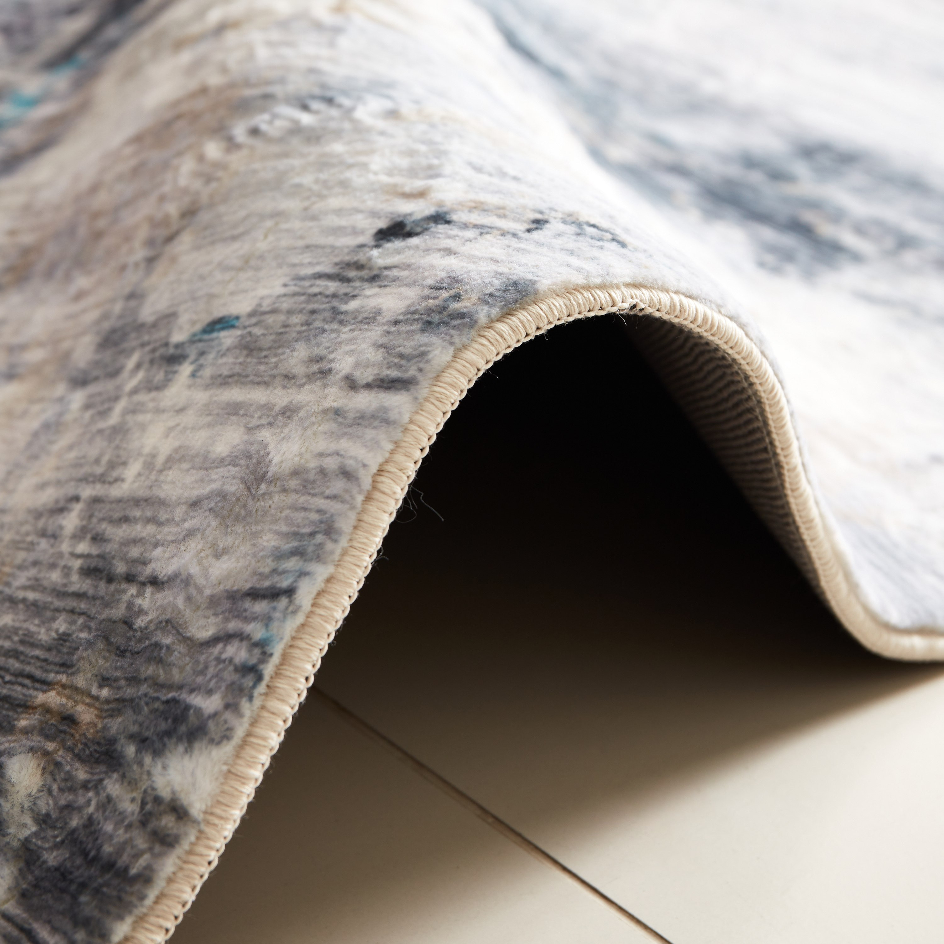 سجادة فرو مخمليّة بطبعات من بريستول جرايسون - 120x170 سم-hbxdecorandfurnishings-floorcoverings-rugs-image-4