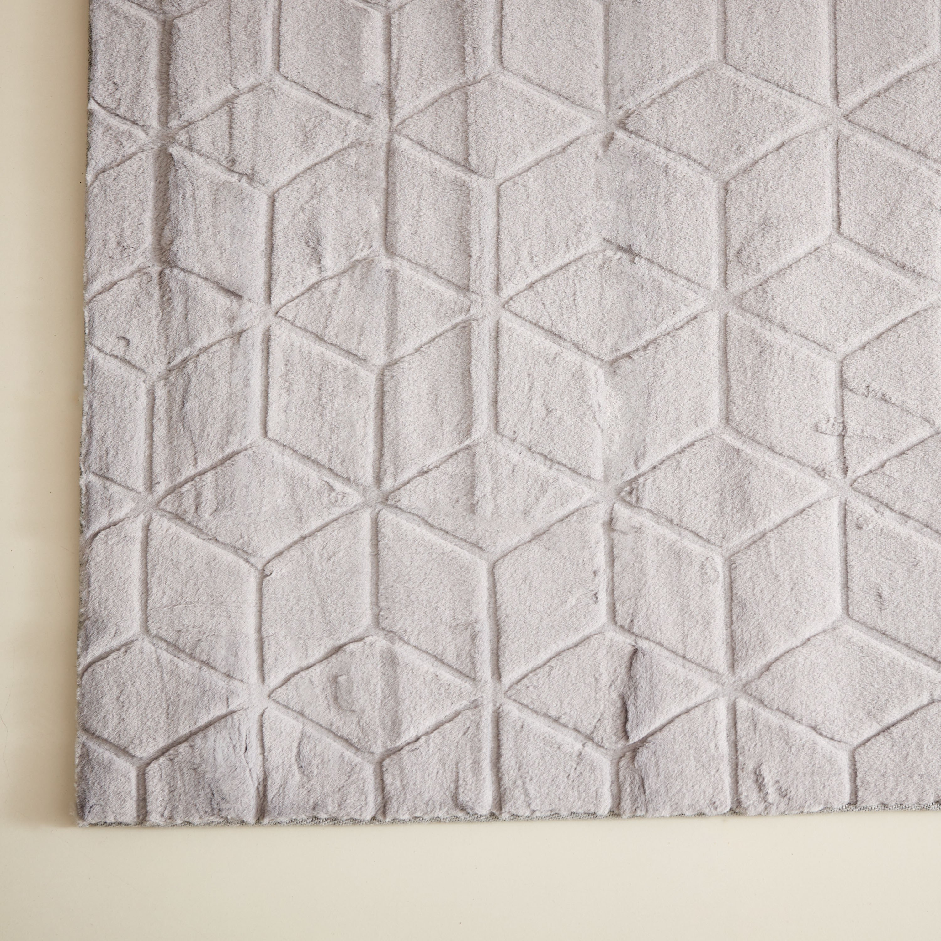 سجادة فرو أرنب صناعي منقوشة من نويلا كودي - 110x160 سم-hbxdecorandfurnishings-floorcoverings-rugs-image-2