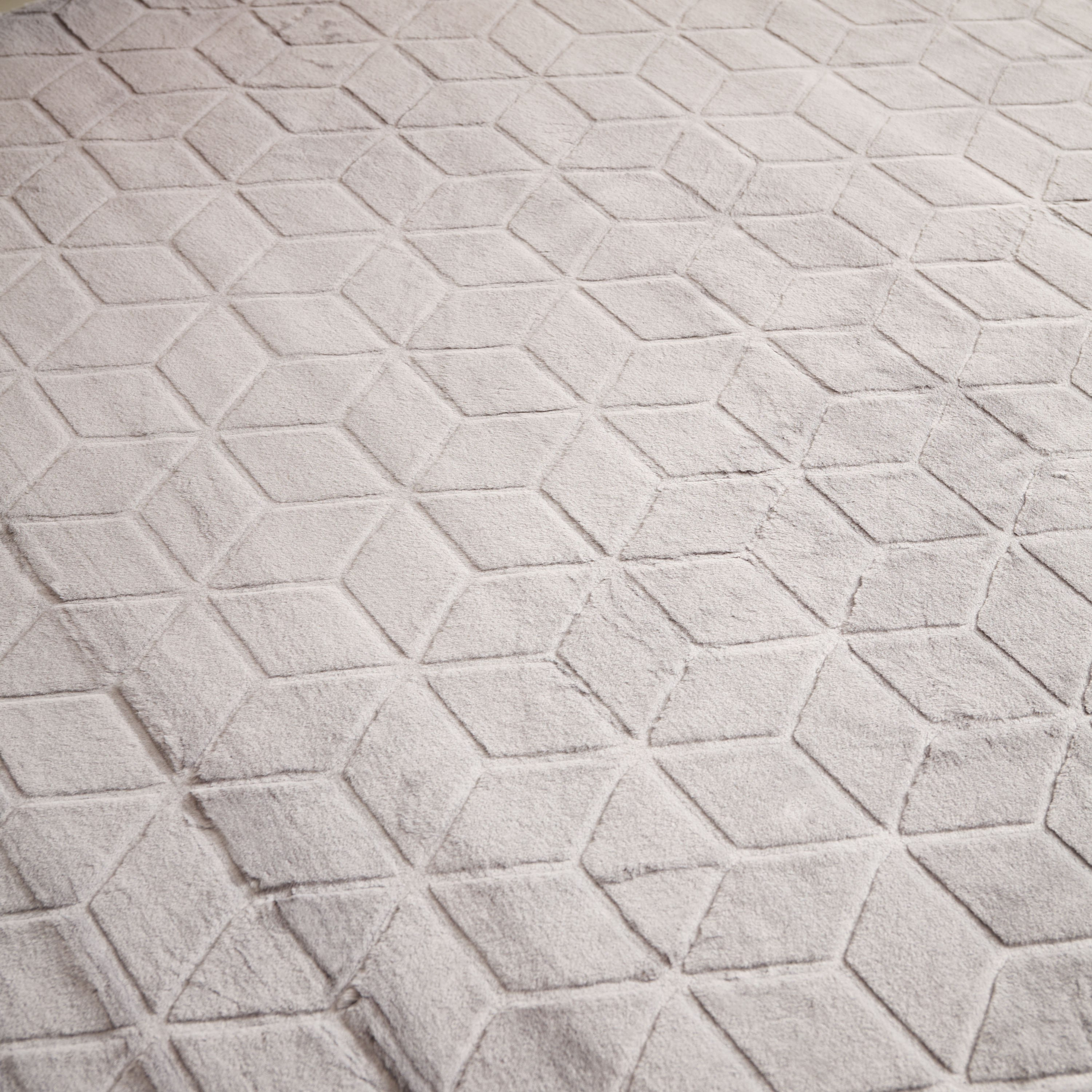 سجادة فرو أرنب صناعي منقوشة من نويلا كودي - 150x200 سم-hbxdecorandfurnishings-floorcoverings-rugs-image-3