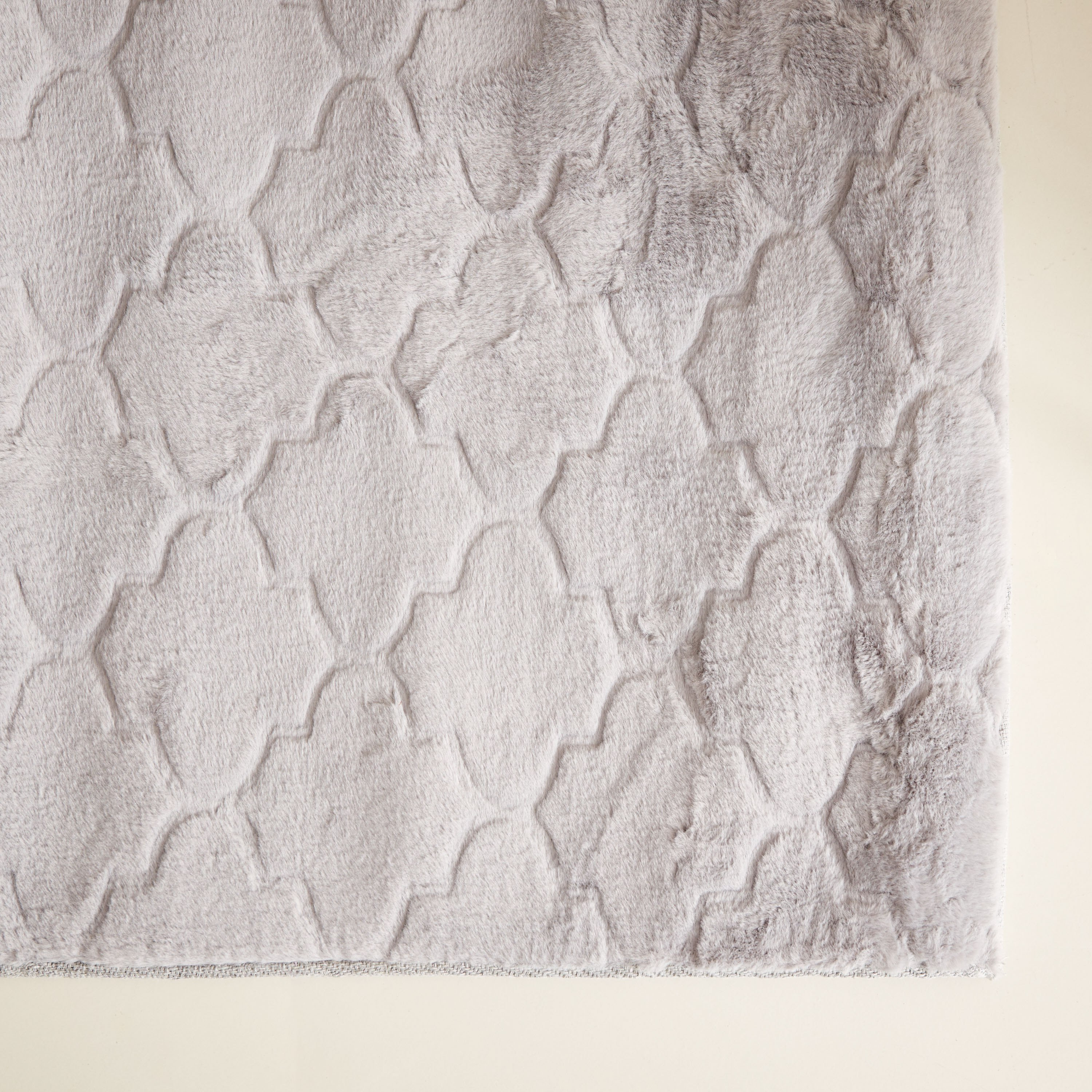 سجادة فرو أرنب صناعي منقوشة من نويلا تريليس - 60x150 سم-hbxdecorandfurnishings-floorcoverings-rugs-image-2