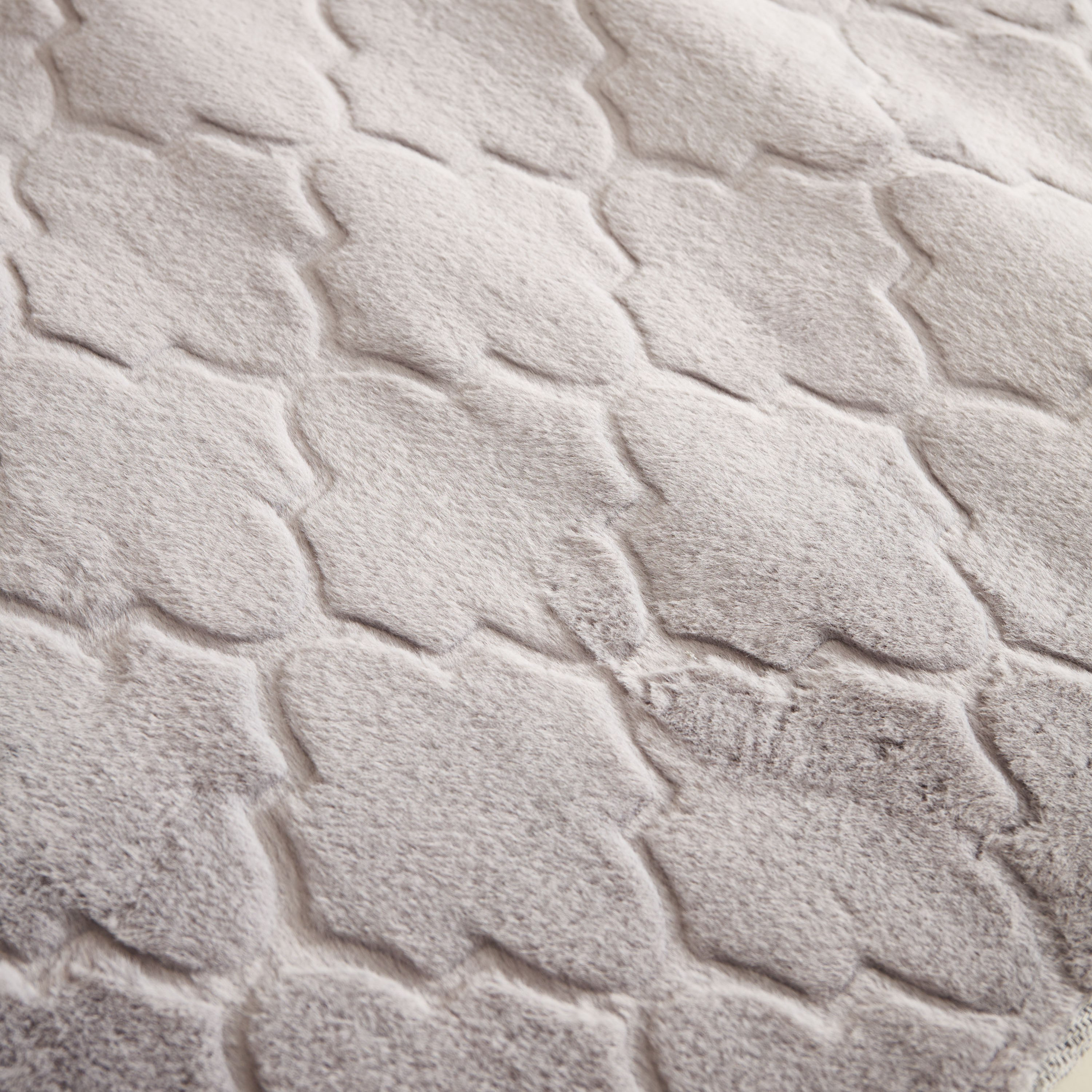 سجادة فرو أرنب صناعي منقوشة من نويلا تريليس - 60x150 سم-hbxdecorandfurnishings-floorcoverings-rugs-image-3