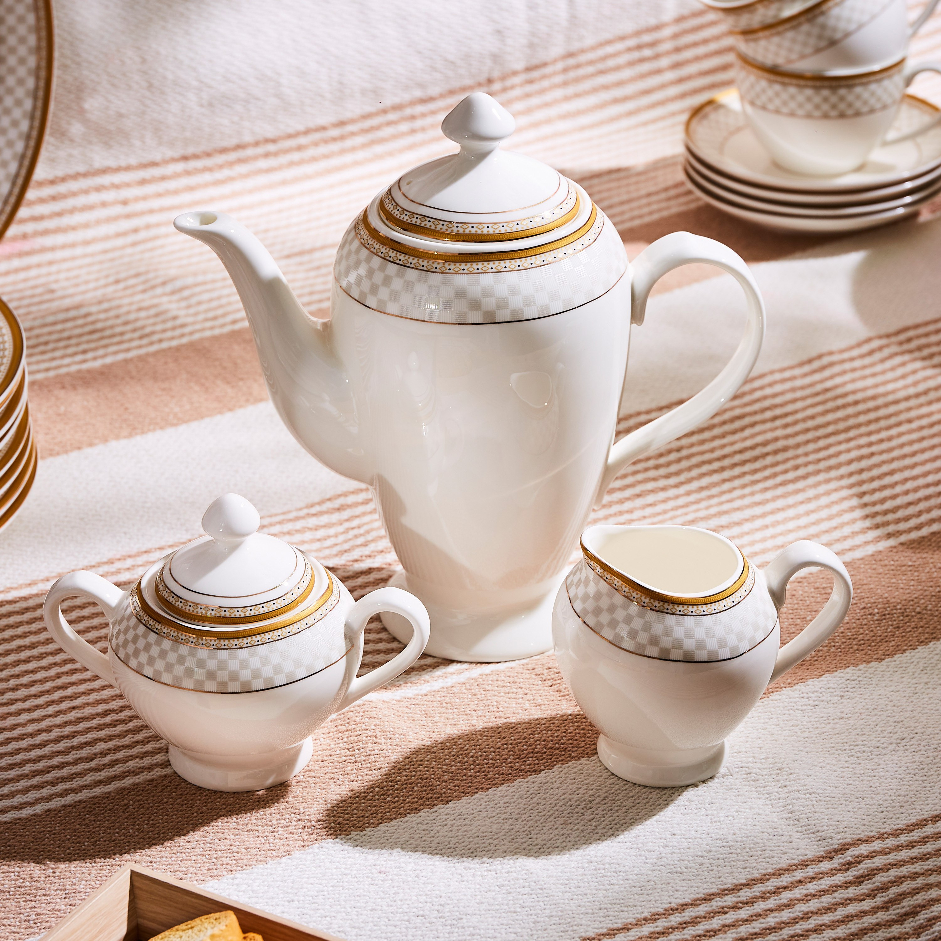 طقم عشاء 47 قطعة من الخزف الصيني بولكا من فيست-hbxdecorandfurnishings-tabletop-crockery-image-5