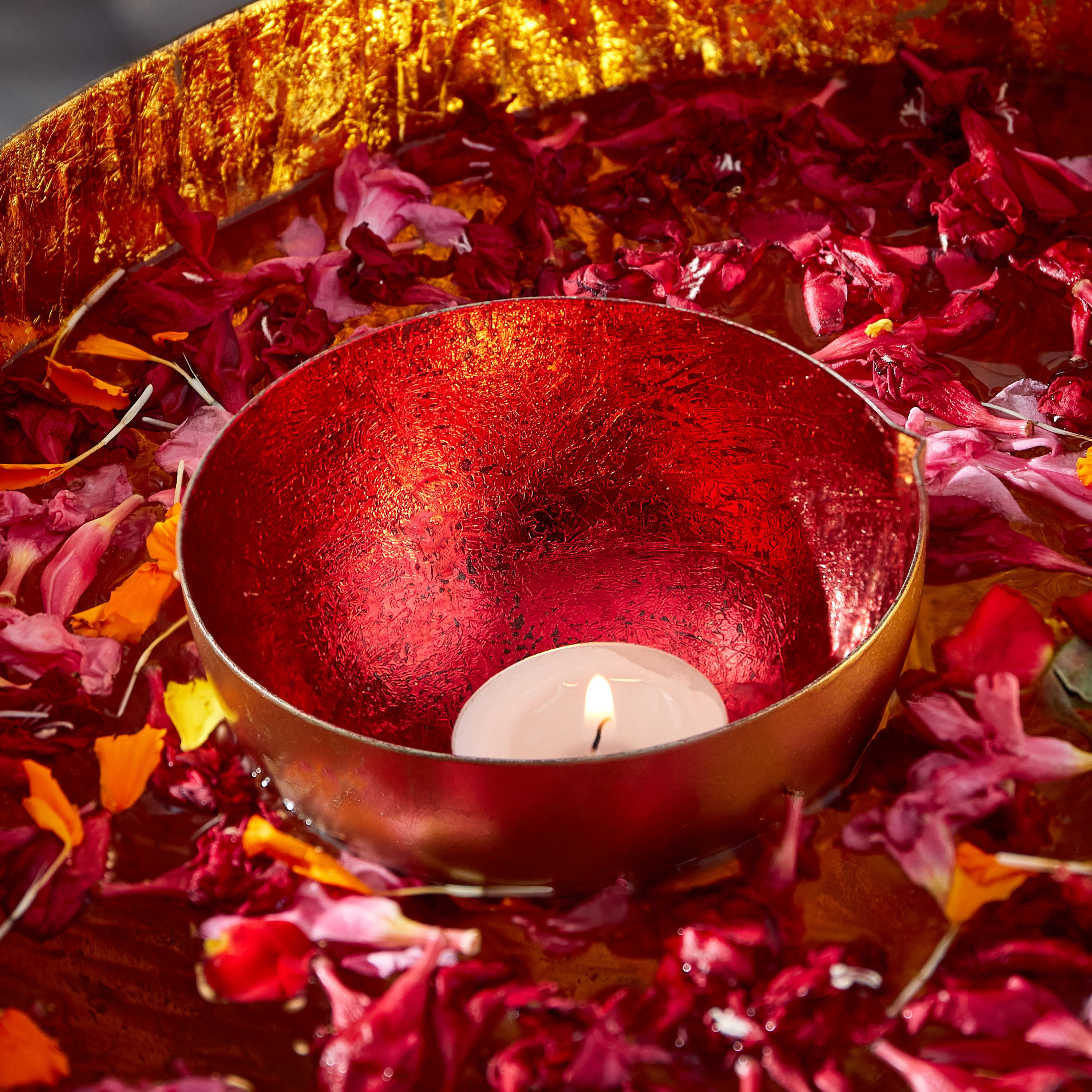 Zoha 1 Tip Metal Diya - 10x10x5 cm-hbxbedroom-homefragrance-candleholders-image-2