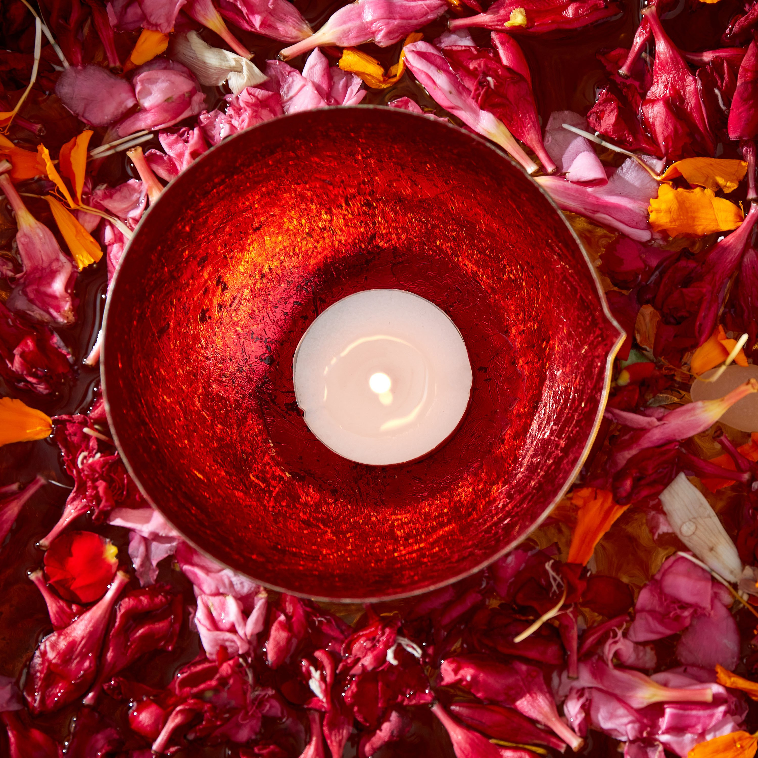Zoha 1 Tip Metal Diya - 10x10x5 cm-hbxbedroom-homefragrance-candleholders-image-4