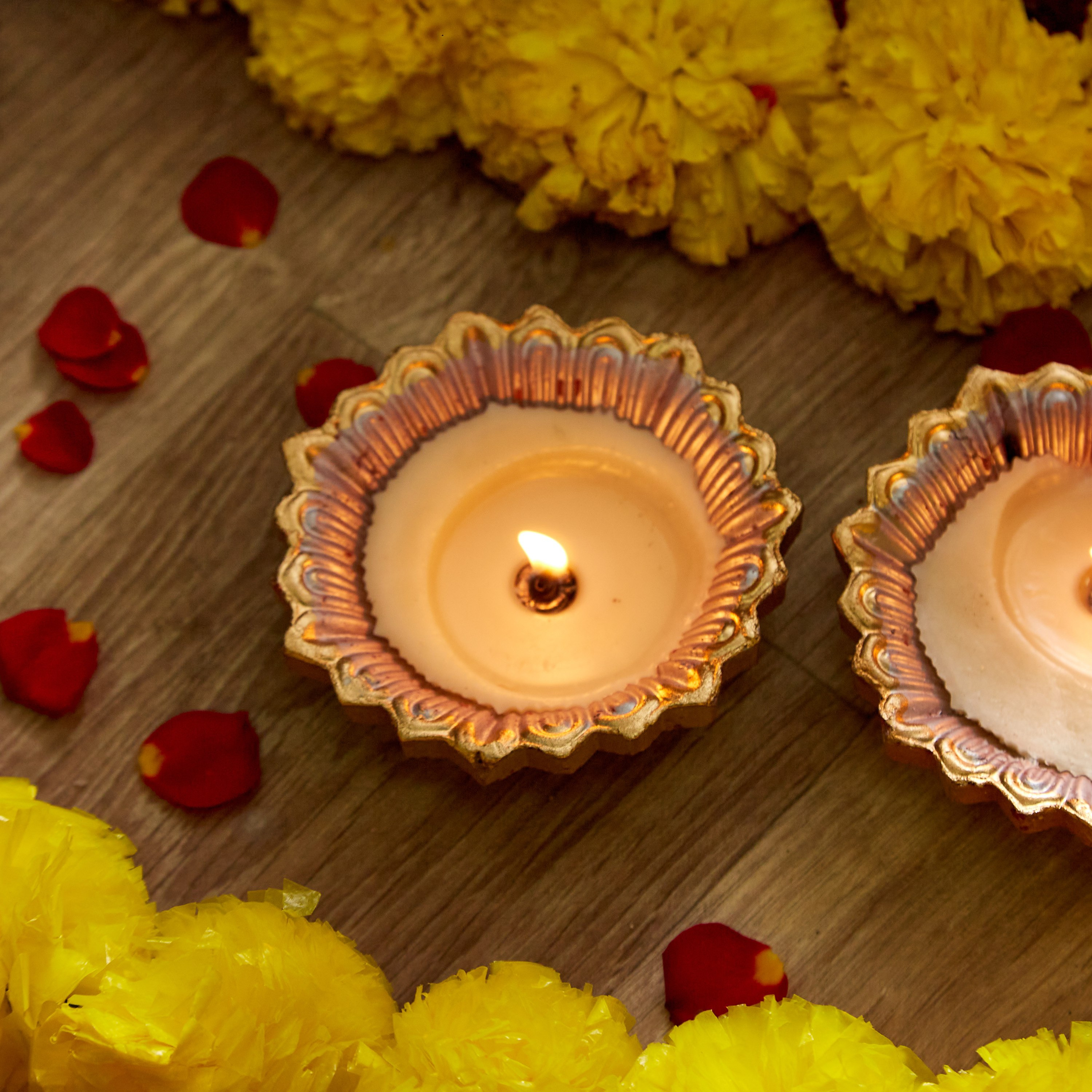 طقم ميتي ضيا بشموع وتصميم أزهار 4 قطع من أريان-hbxbedroom-homefragrance-candleholders-image-3
