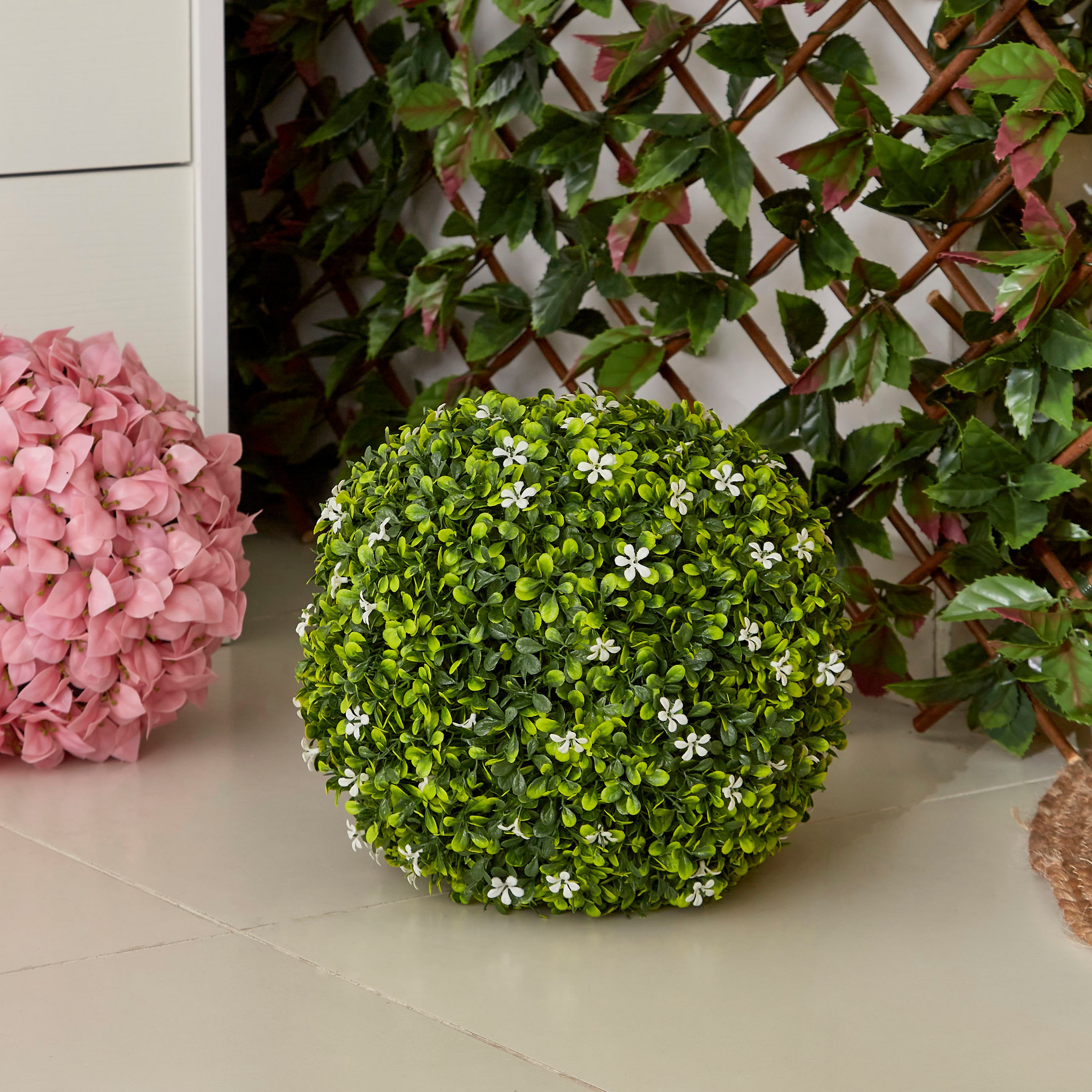 كرة أزهار الياسمين صناعيّة من ميدوو -  28 سم-hbxdecorandfurnishings-homeaccessories-artificialflowersandplants-image-1