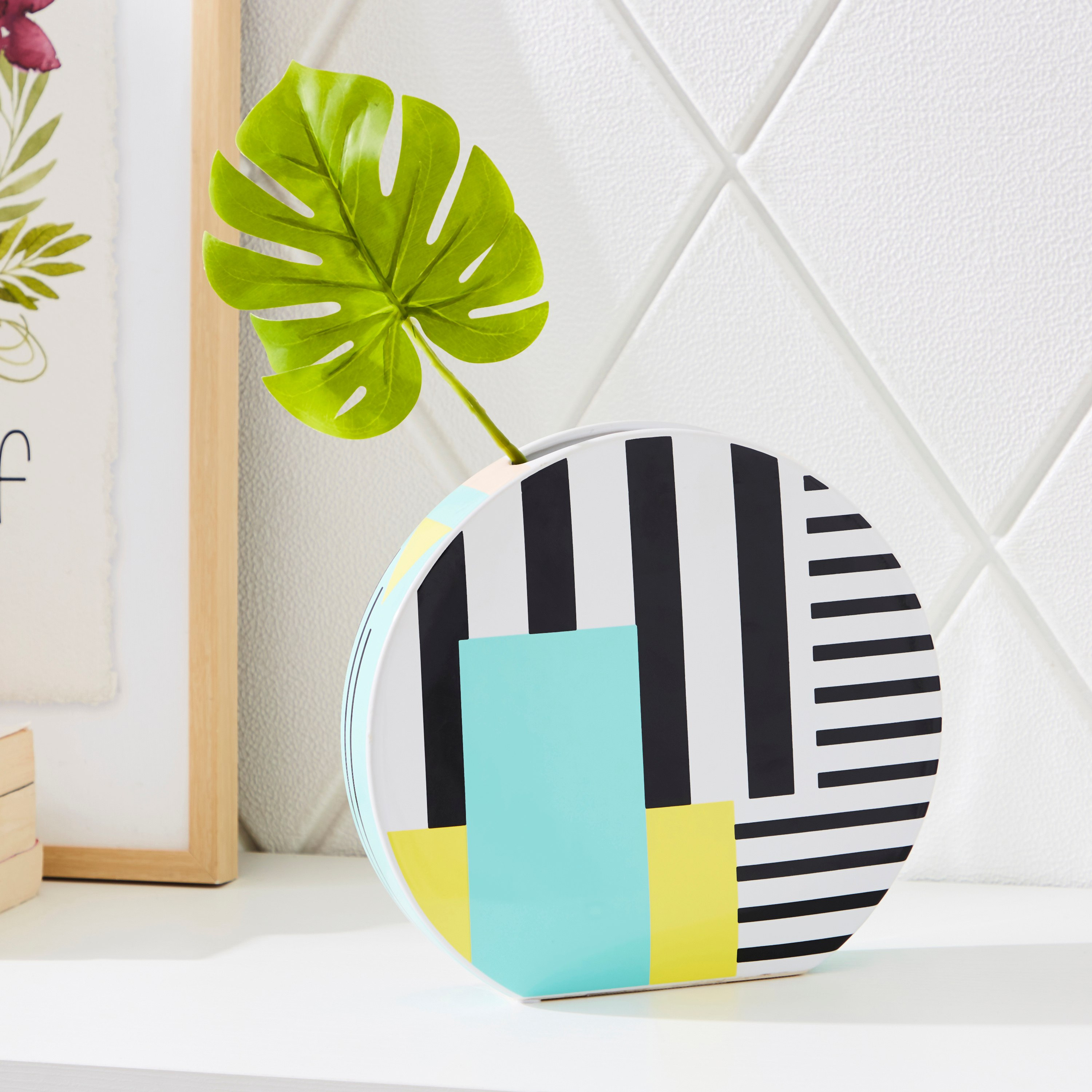 مزهرية سيراميك كروية بطبعات تجريدية من فورتكس - 25x6x23 سم-hbxbedroom-decorandaccessories-vases-image-1
