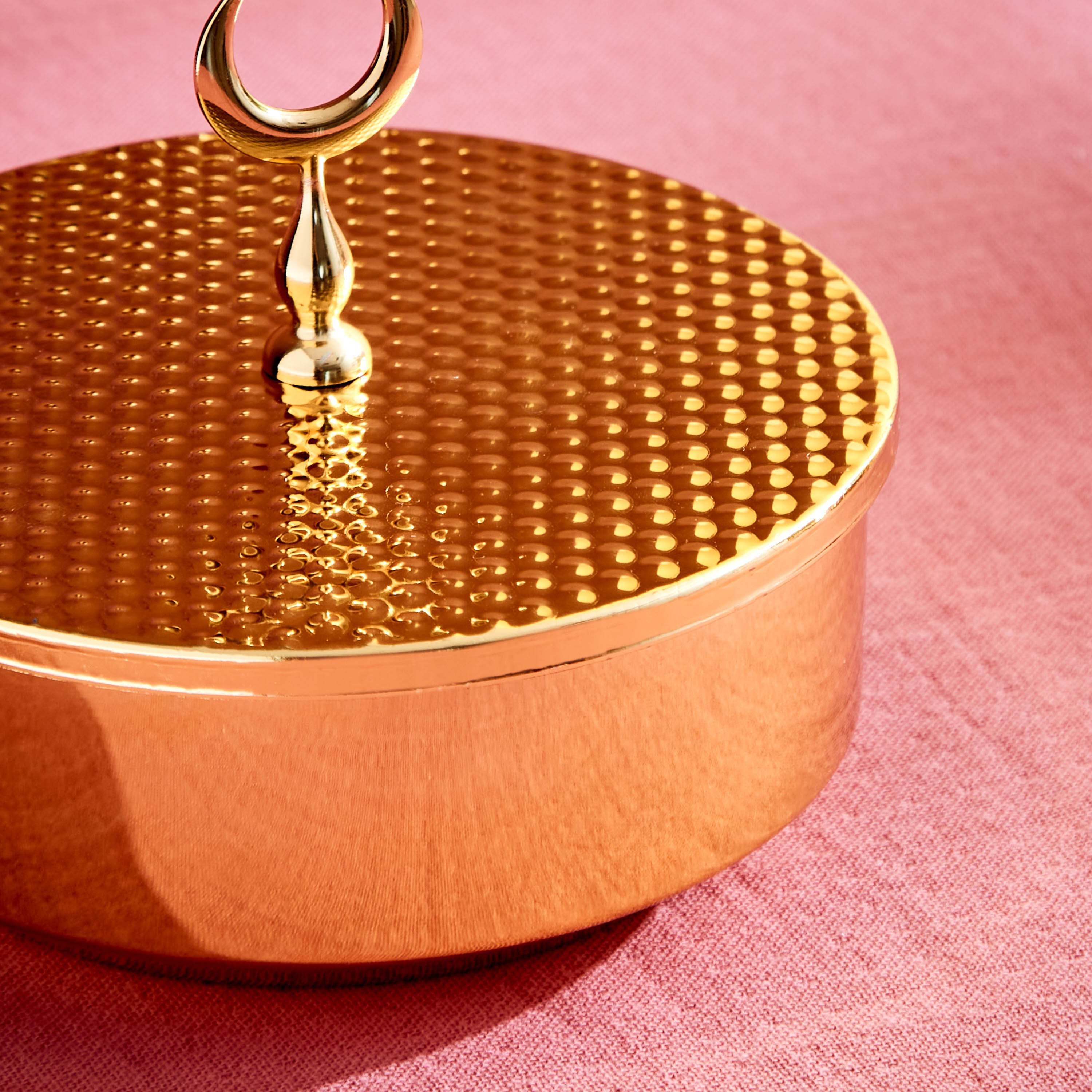صندوق تقديم مستدير ذهبي مع غطاء من تريندي-hbxdecorandfurnishings-tabletop-serveware-image-3