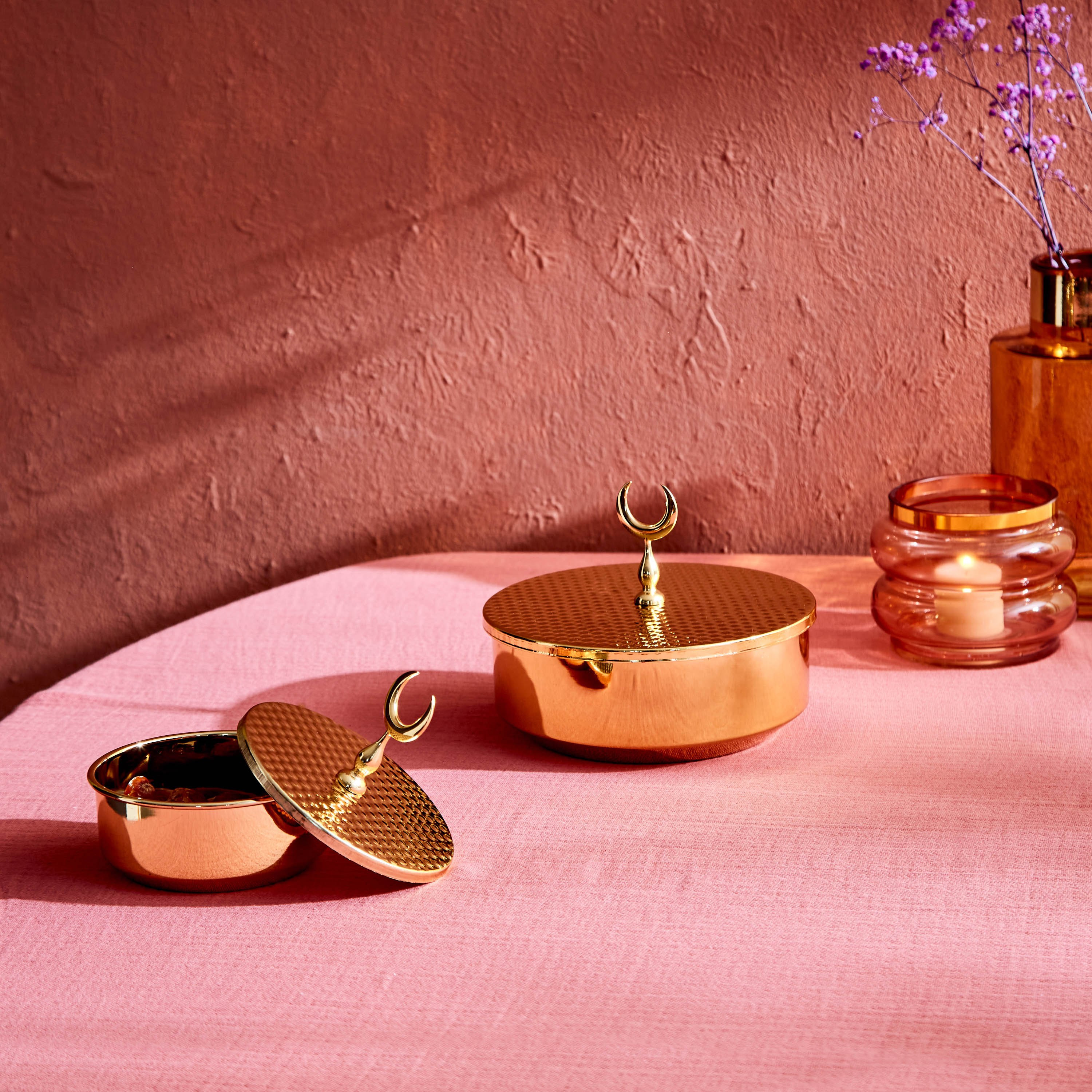 صندوق تقديم مستدير ذهبي مع غطاء من تريندي-hbxdecorandfurnishings-tabletop-serveware-image-6