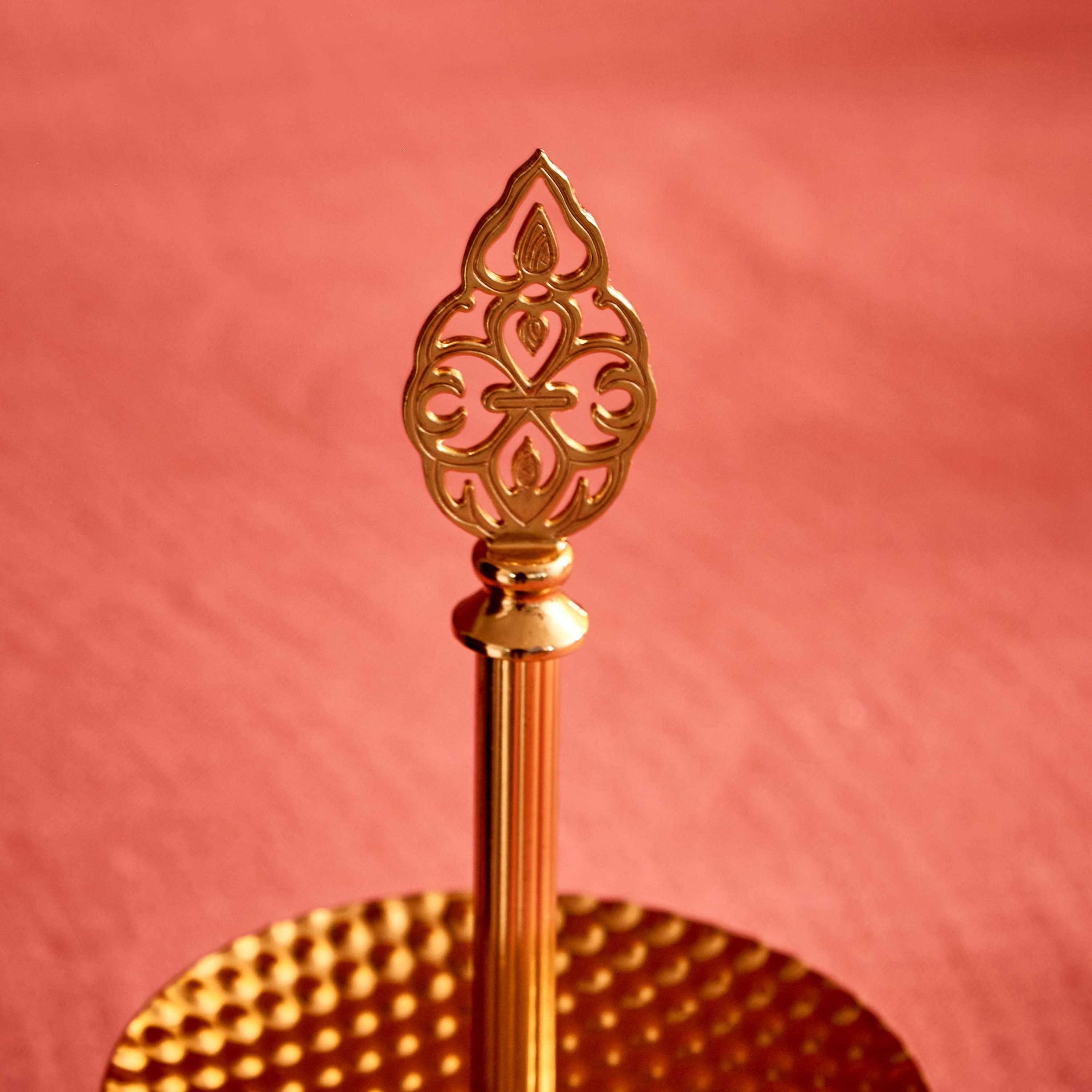 صحن تقديم معدني طابقين من تريندي-hbxdecorandfurnishings-tabletop-serveware-image-2