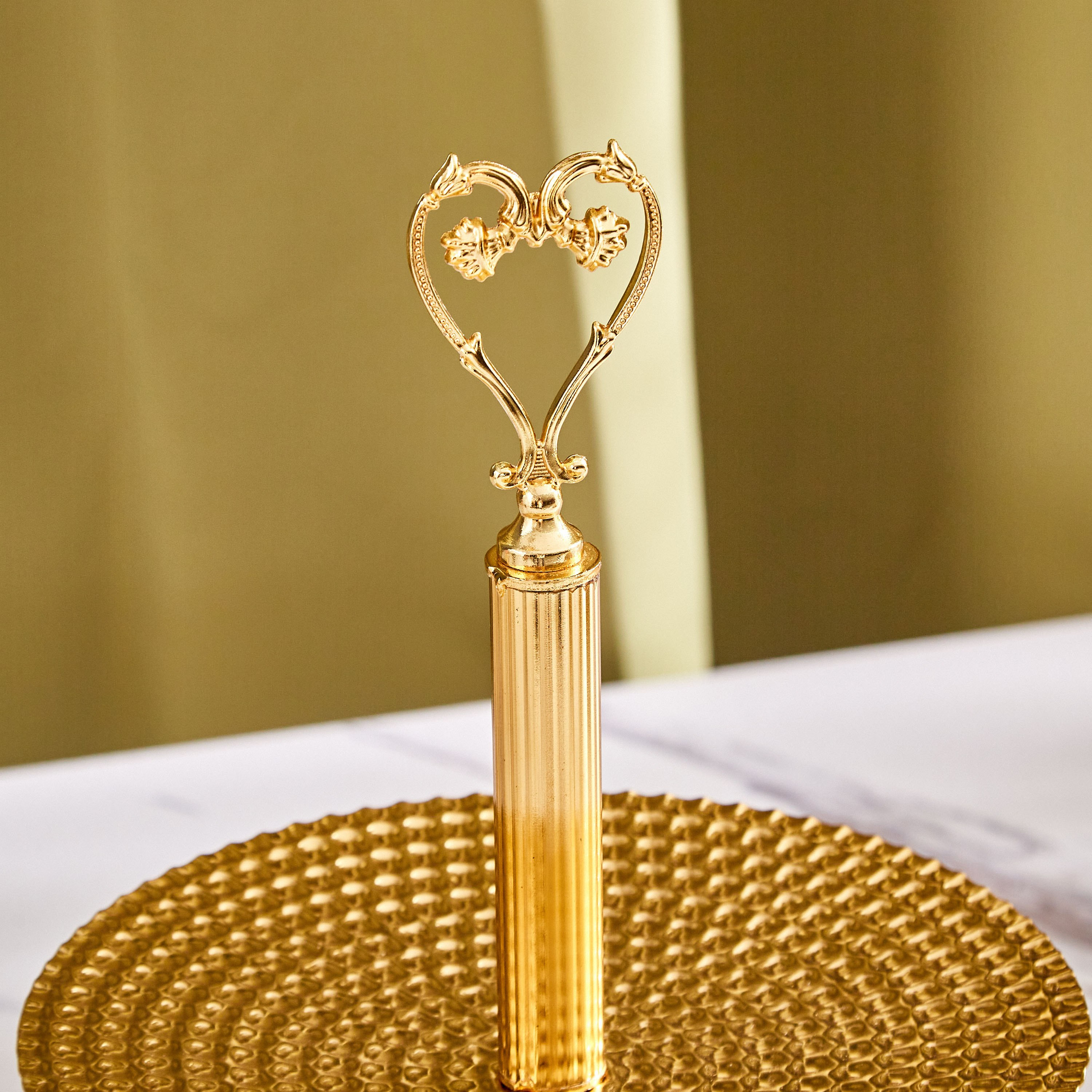 صحن تقديم معدني ذهبي بمستويين من تريندي-hbxdecorandfurnishings-tabletop-serveware-image-3