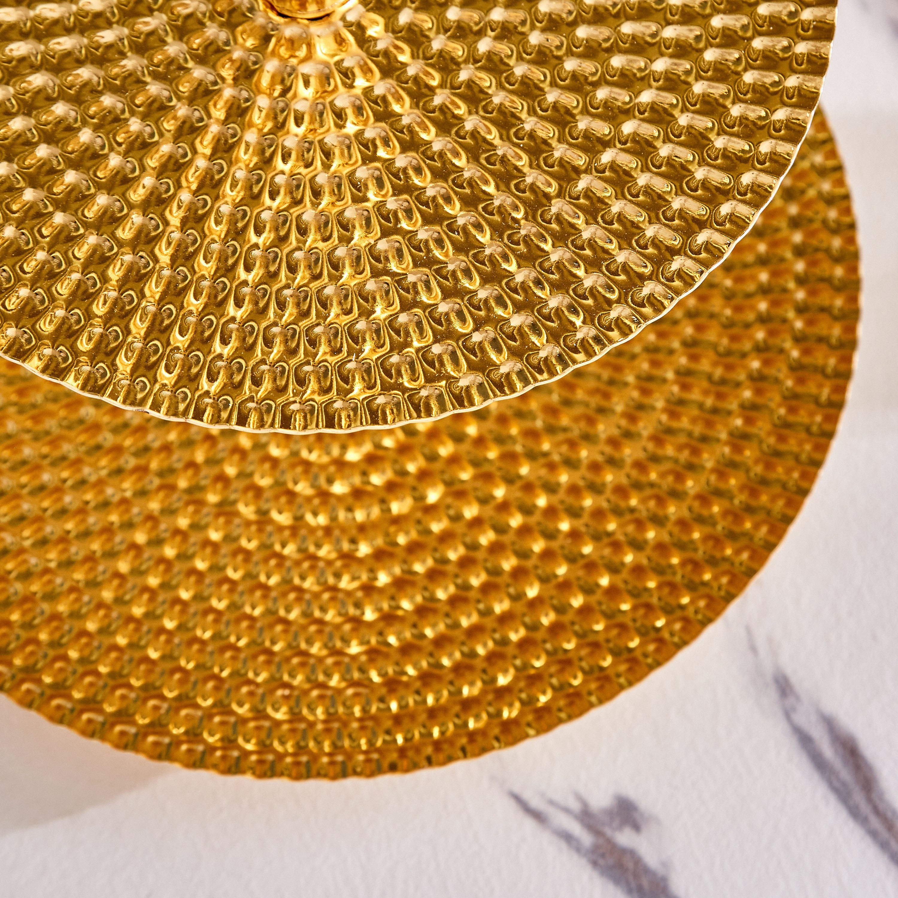 صحن تقديم معدني ذهبي بمستويين من تريندي-hbxdecorandfurnishings-tabletop-serveware-image-4