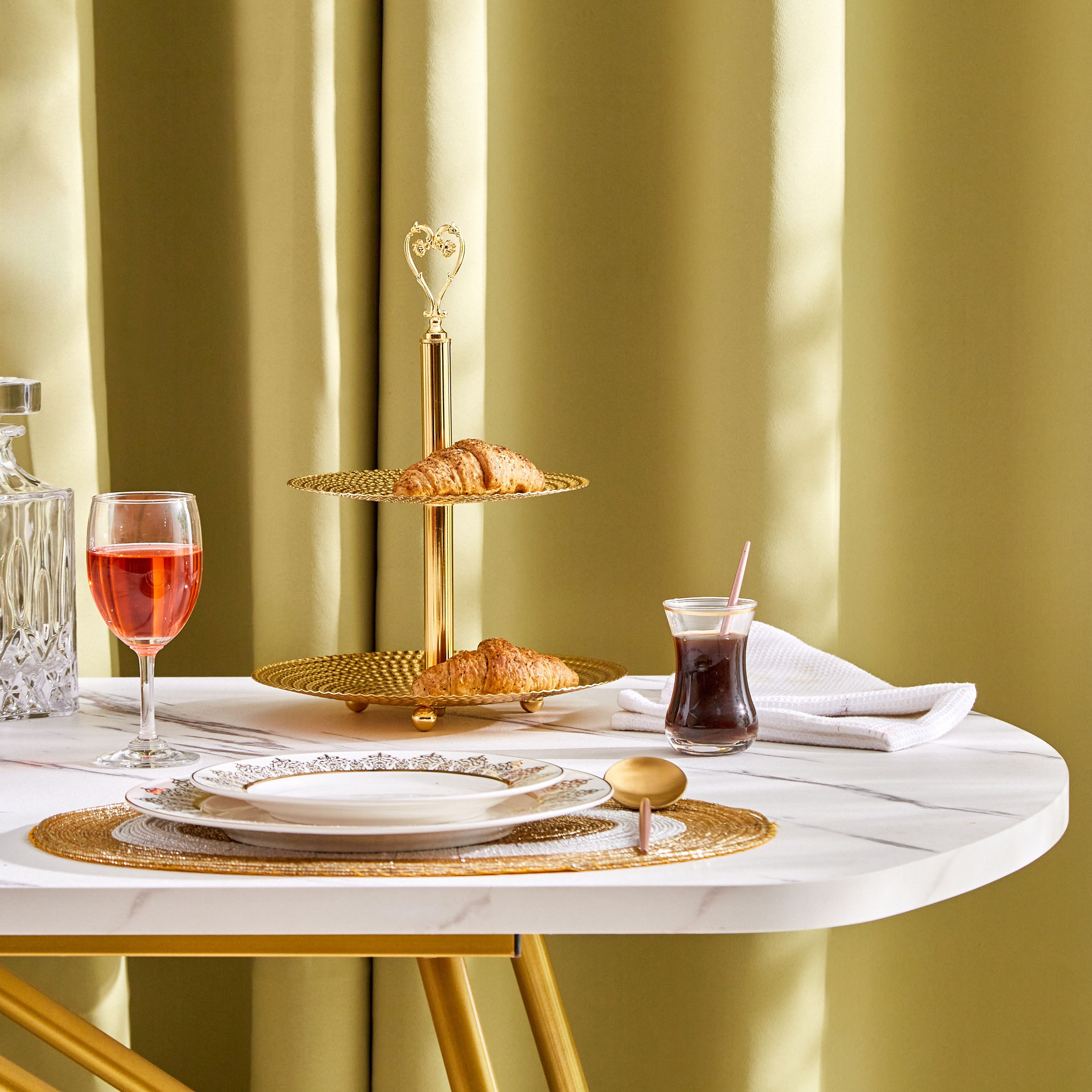 صحن تقديم معدني ذهبي بمستويين من تريندي-hbxdecorandfurnishings-tabletop-serveware-image-5