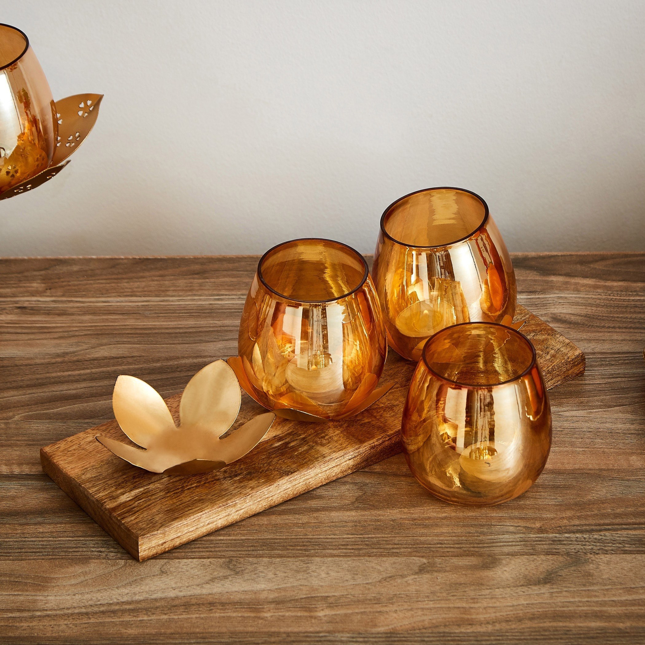 حامل شموع فوتيف صغيرة 3 قطع بقاعدة خشبية من سمرقند- 11x6x6 سم-hbxlivingroom-decorandaccessories-candleholders-image-3