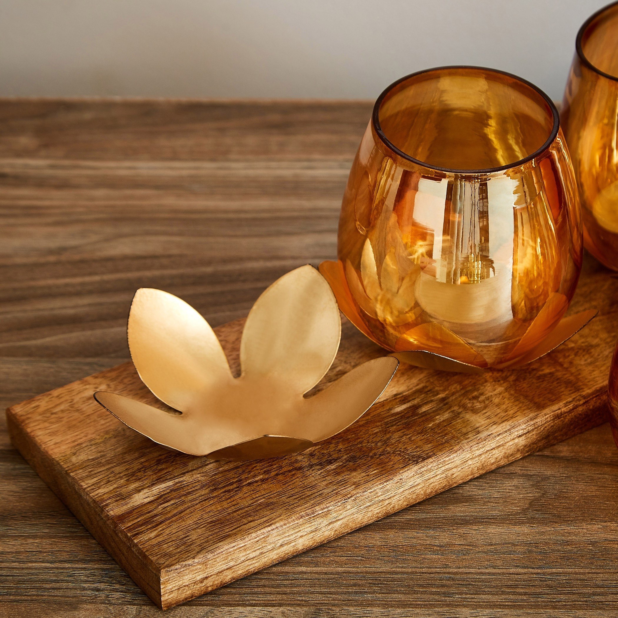 حامل شموع فوتيف صغيرة 3 قطع بقاعدة خشبية من سمرقند- 11x6x6 سم-hbxlivingroom-decorandaccessories-candleholders-image-4