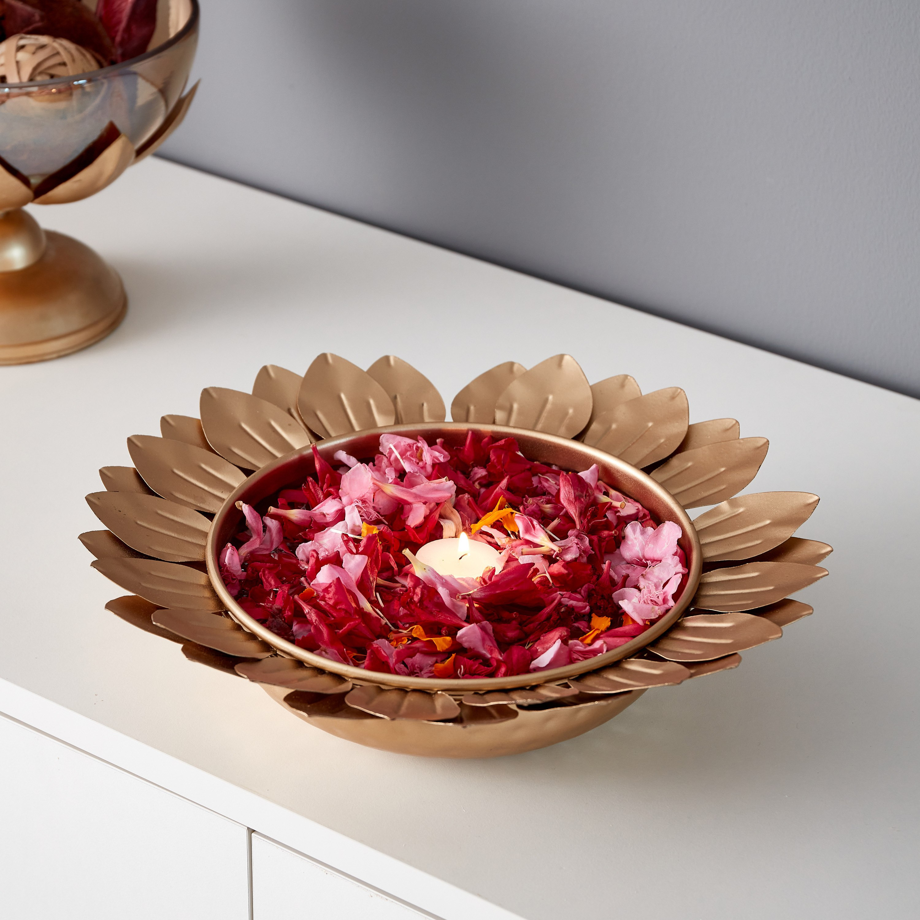 وعاء معدني بتصميم بتلات لوتس من سمرقند - 48.5x48.5x13 سم-hbxdecorandfurnishings-homeaccessories-bowls-image-5