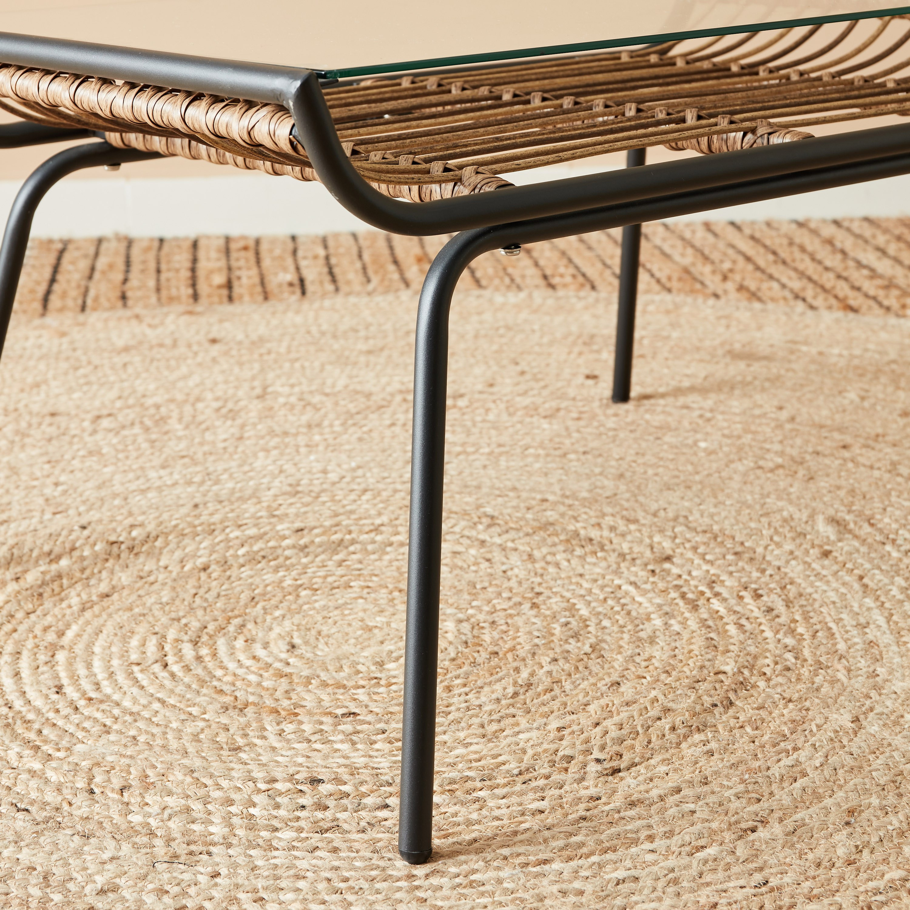 طقم كنبة موسّدة 4 مقاعد للجلسات الخارجية مع طاولة قهوة من لافيرتون-hbxfurniture-sofasandarmchairs-sofasets-image-3