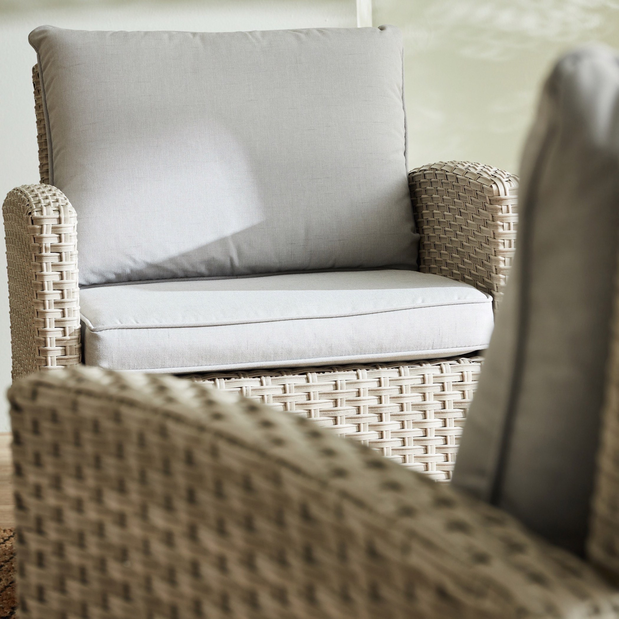 طقم كنبة موسّدة 3+1+1 مقاعد للجلسات الخارجية مع طاولة قهوة من أرلي-hbxfurniture-sofasandarmchairs-sofasets-image-12